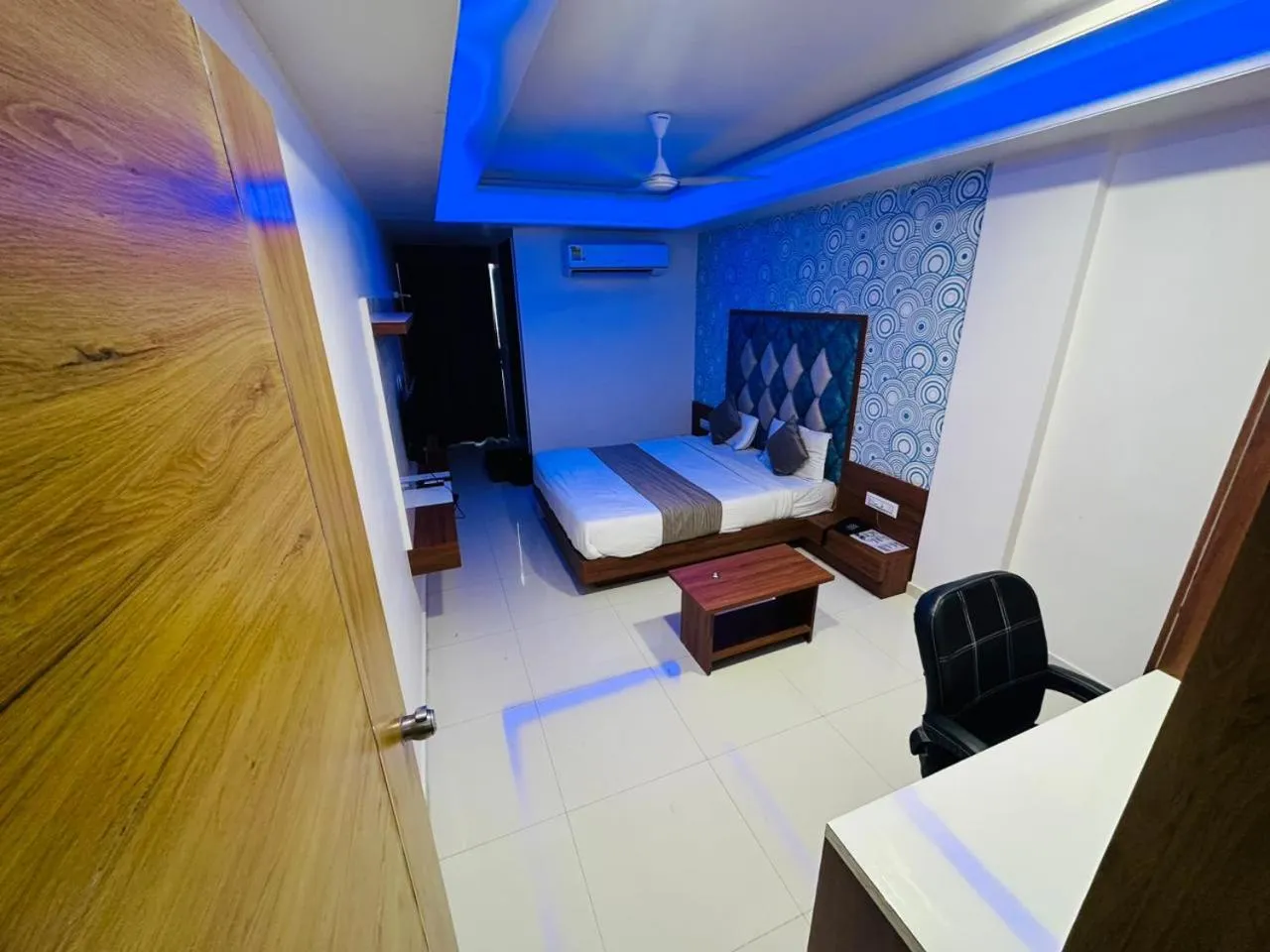 Bed in HOTEL GREEEN LEAF