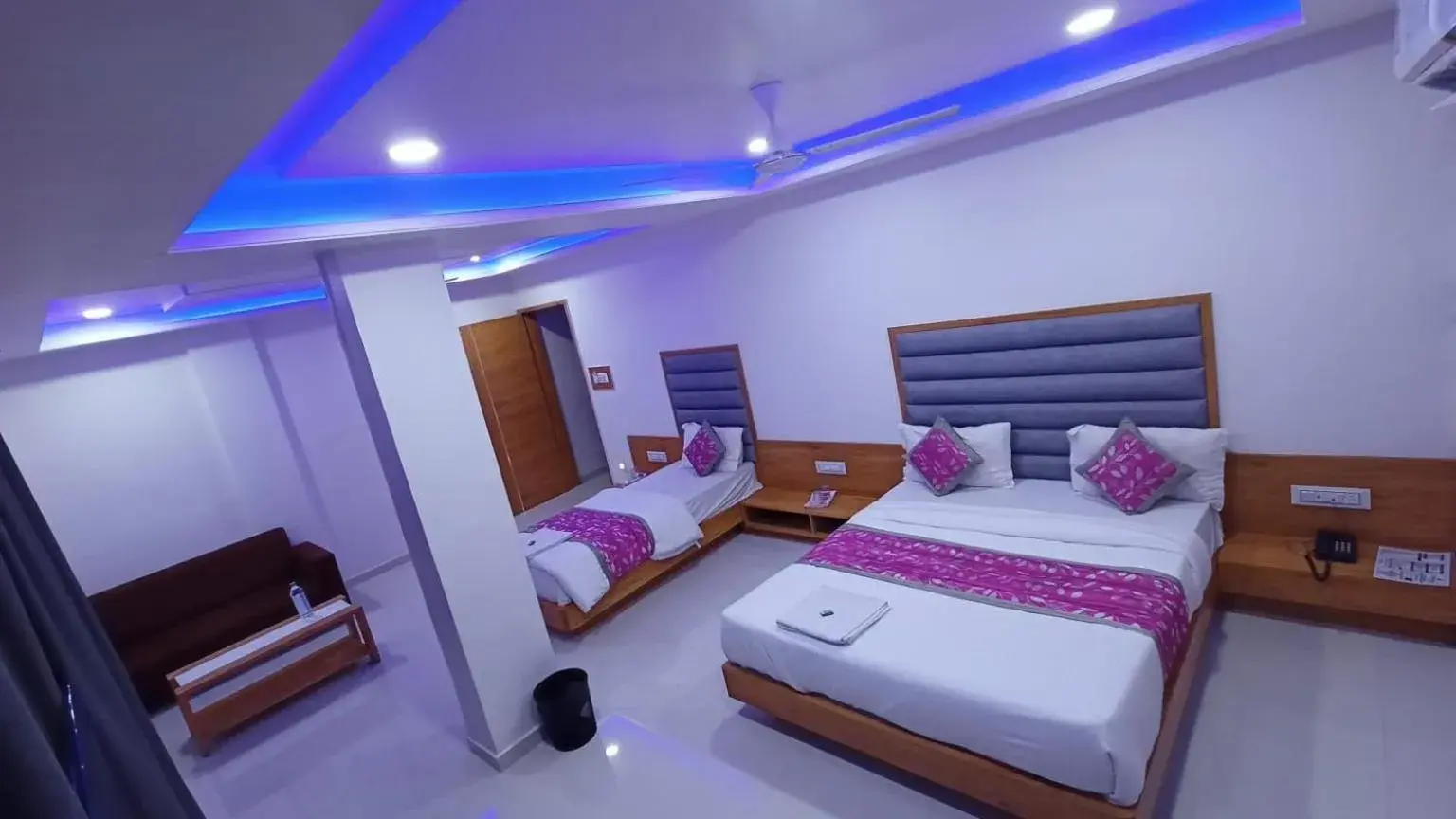 Bed in HOTEL GREEEN LEAF Bed in HOTEL GREEEN LEAF