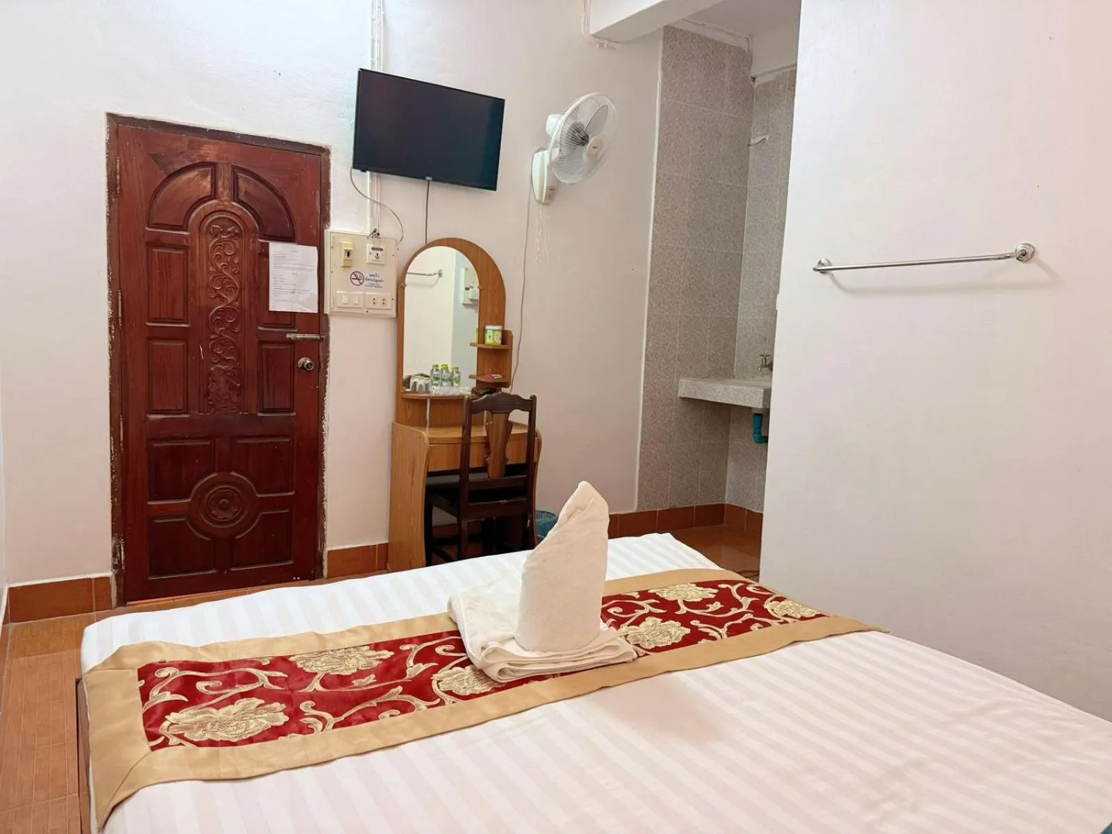 Bed in Vangvieng Sisavang Mountain View Hotel