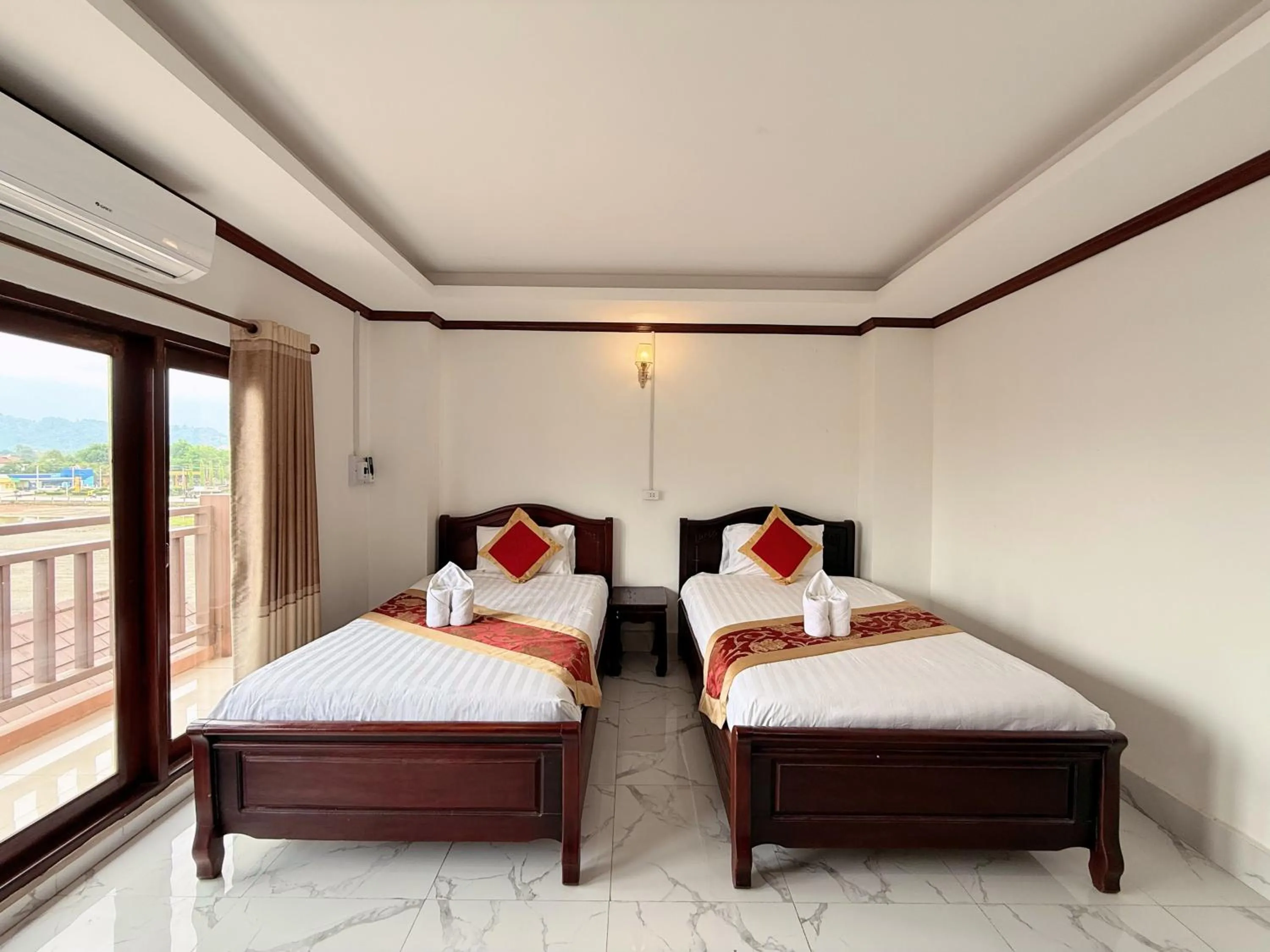 Bed in Vangvieng Sisavang Mountain View Hotel