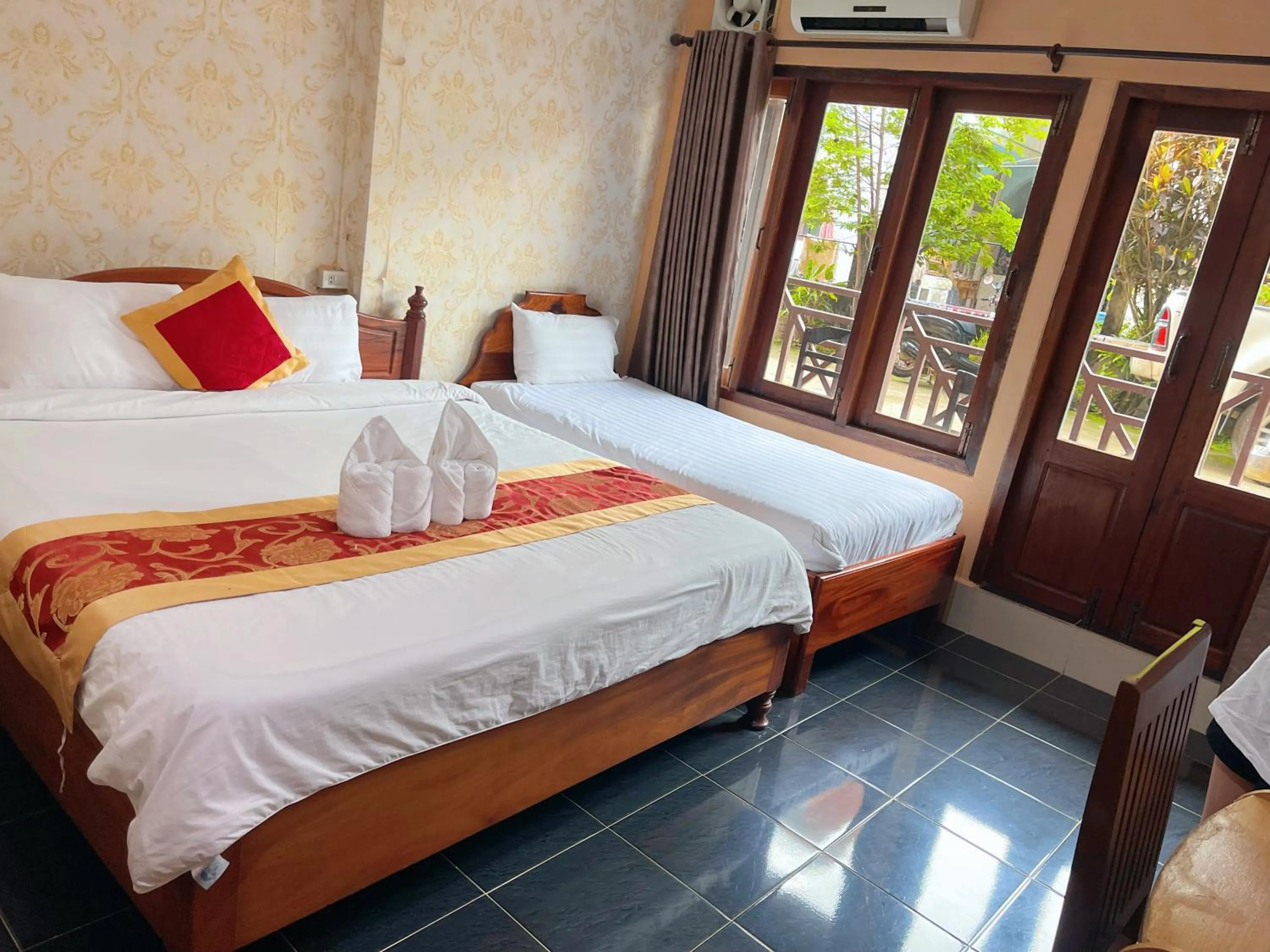 Bed in Vangvieng Sisavang Mountain View Hotel