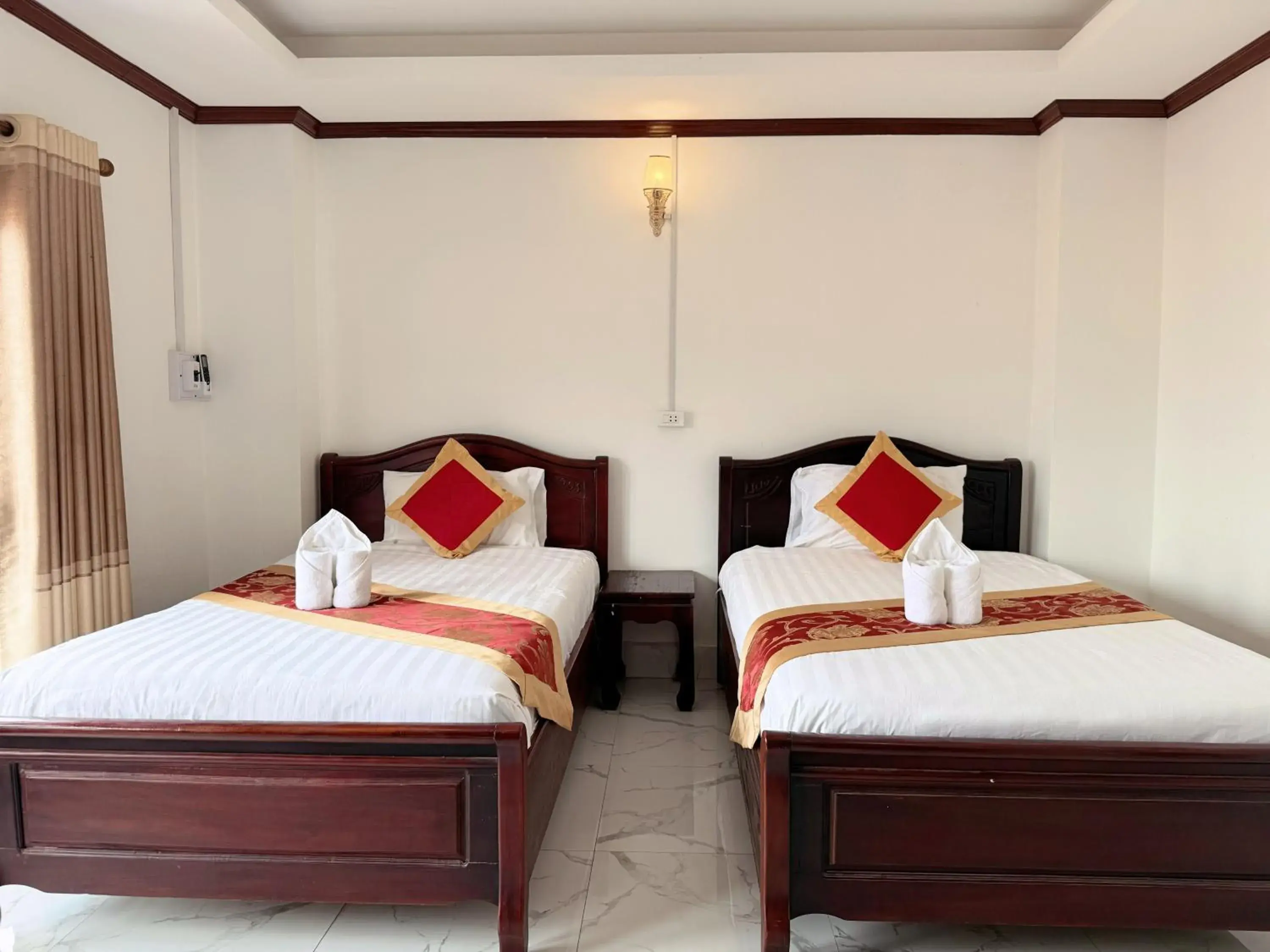 Deluxe Twin Room in Vangvieng Sisavang Mountain View Hotel Deluxe Twin Room in Vangvieng Sisavang Mountain View Hotel