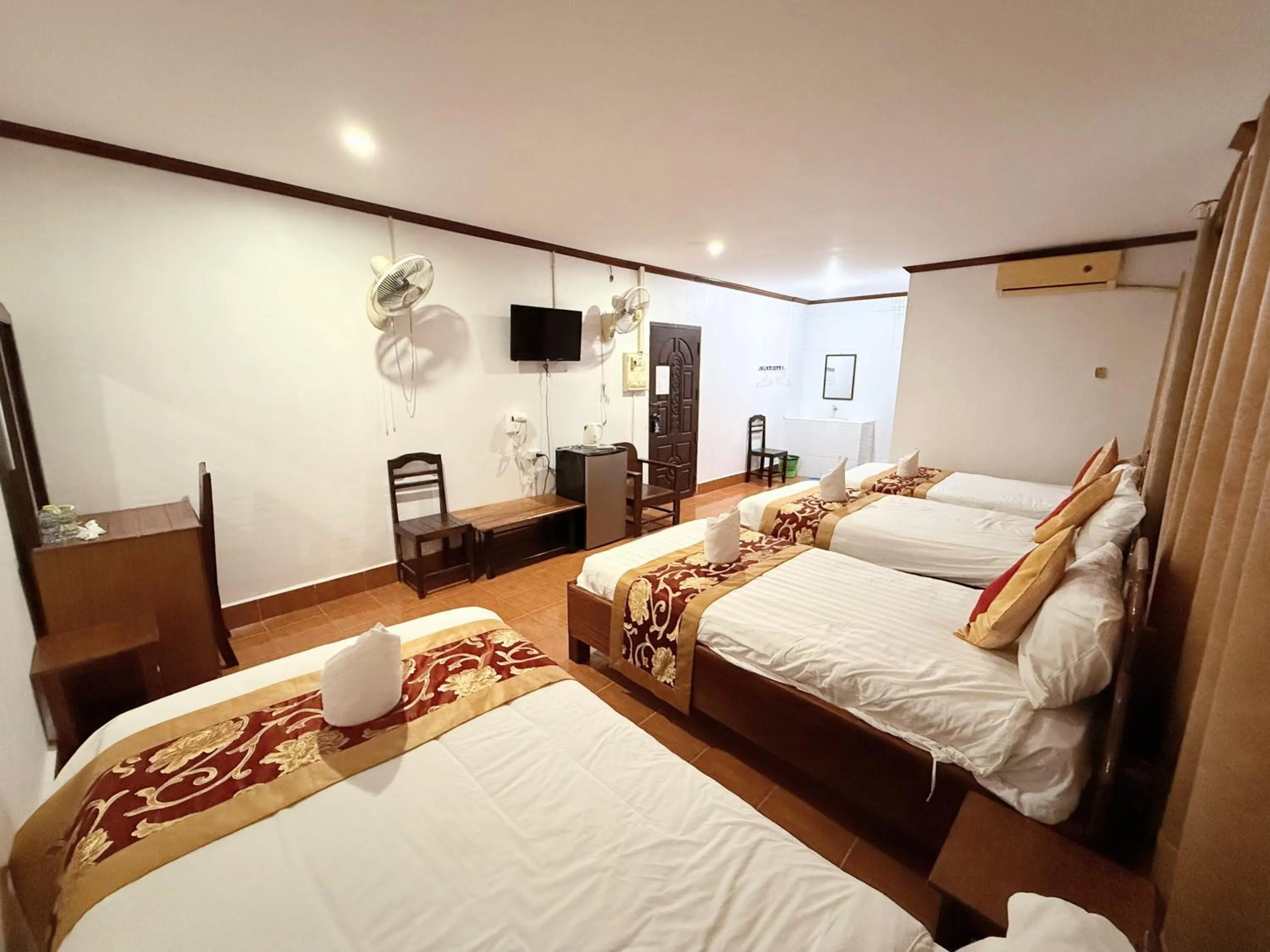 Bed in Vangvieng Sisavang Mountain View Hotel