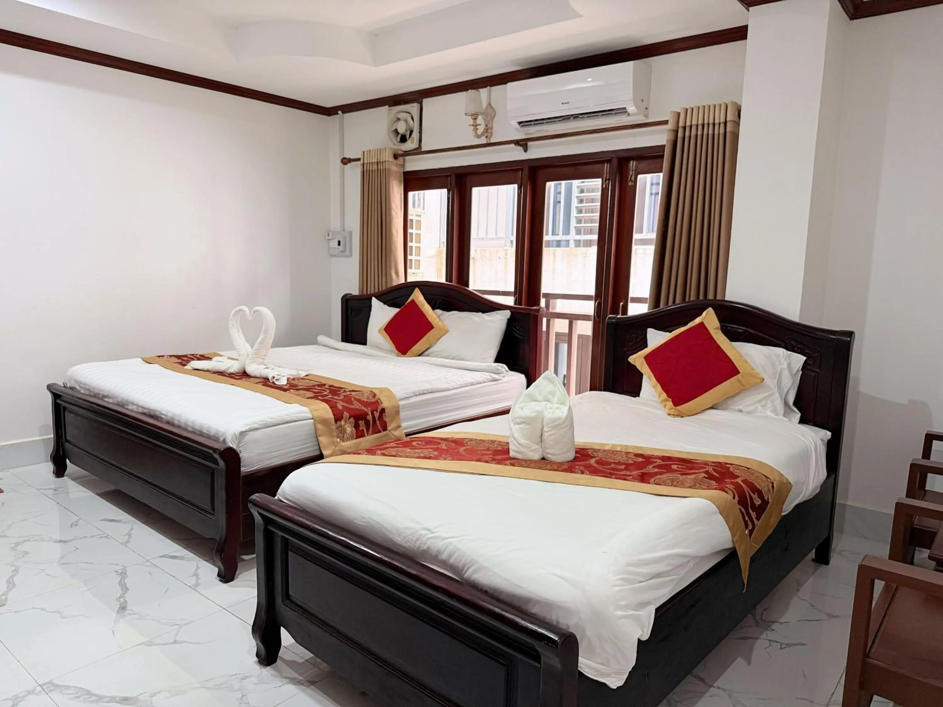 Bed in Vangvieng Sisavang Mountain View Hotel