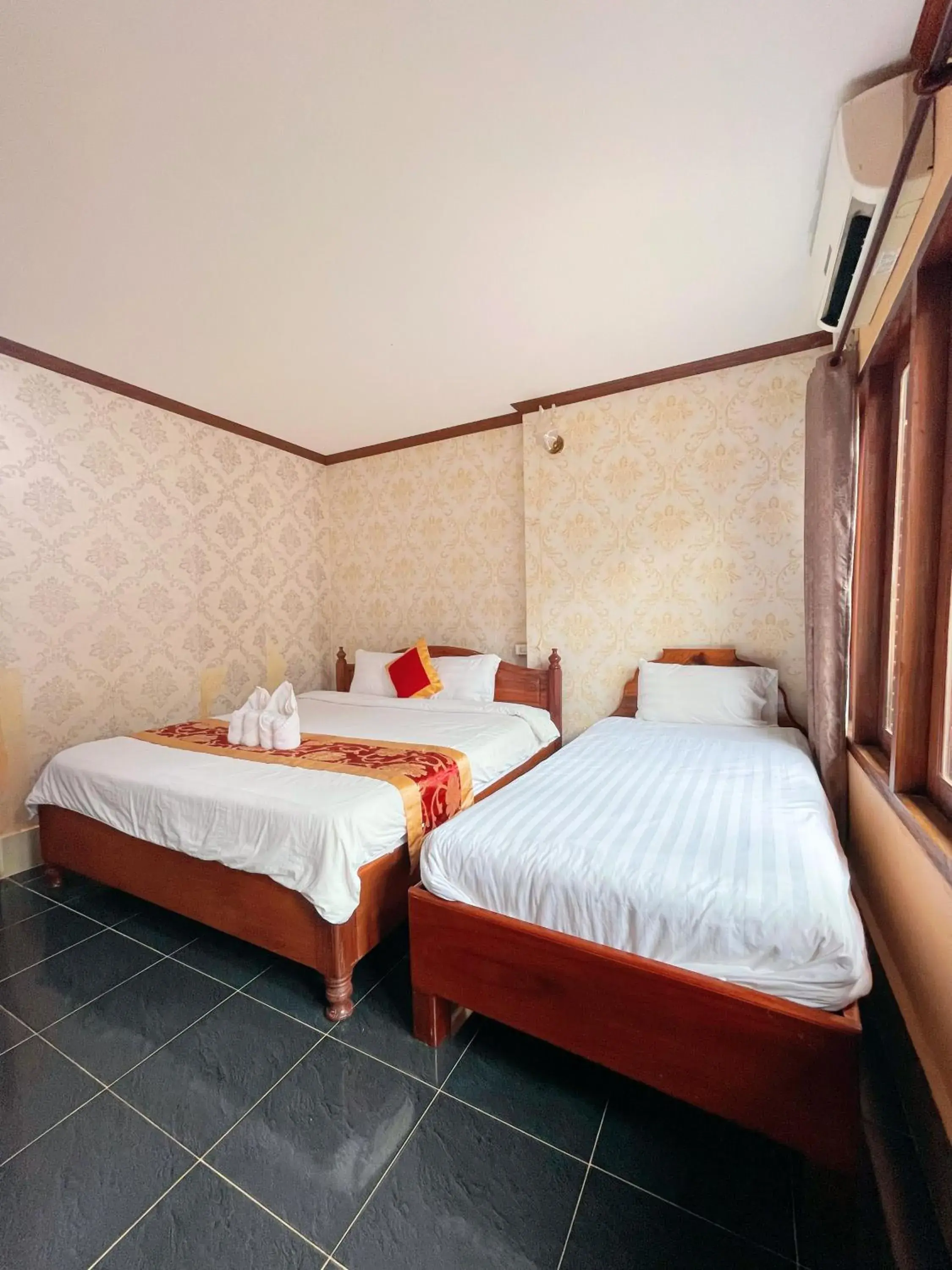 Standard Triple Room in Vangvieng Sisavang Mountain View Hotel Standard Triple Room in Vangvieng Sisavang Mountain View Hotel