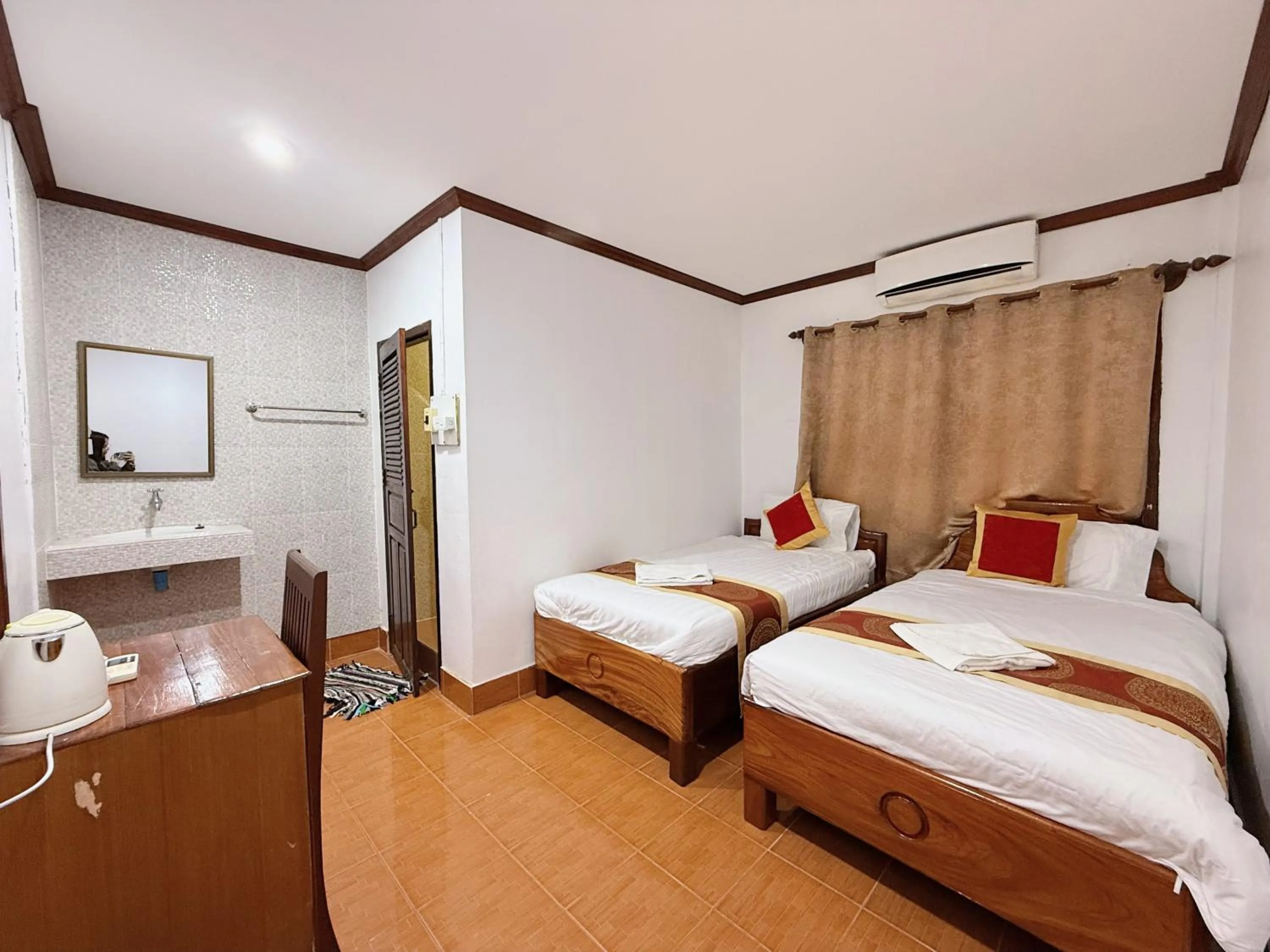 Bed in Vangvieng Sisavang Mountain View Hotel