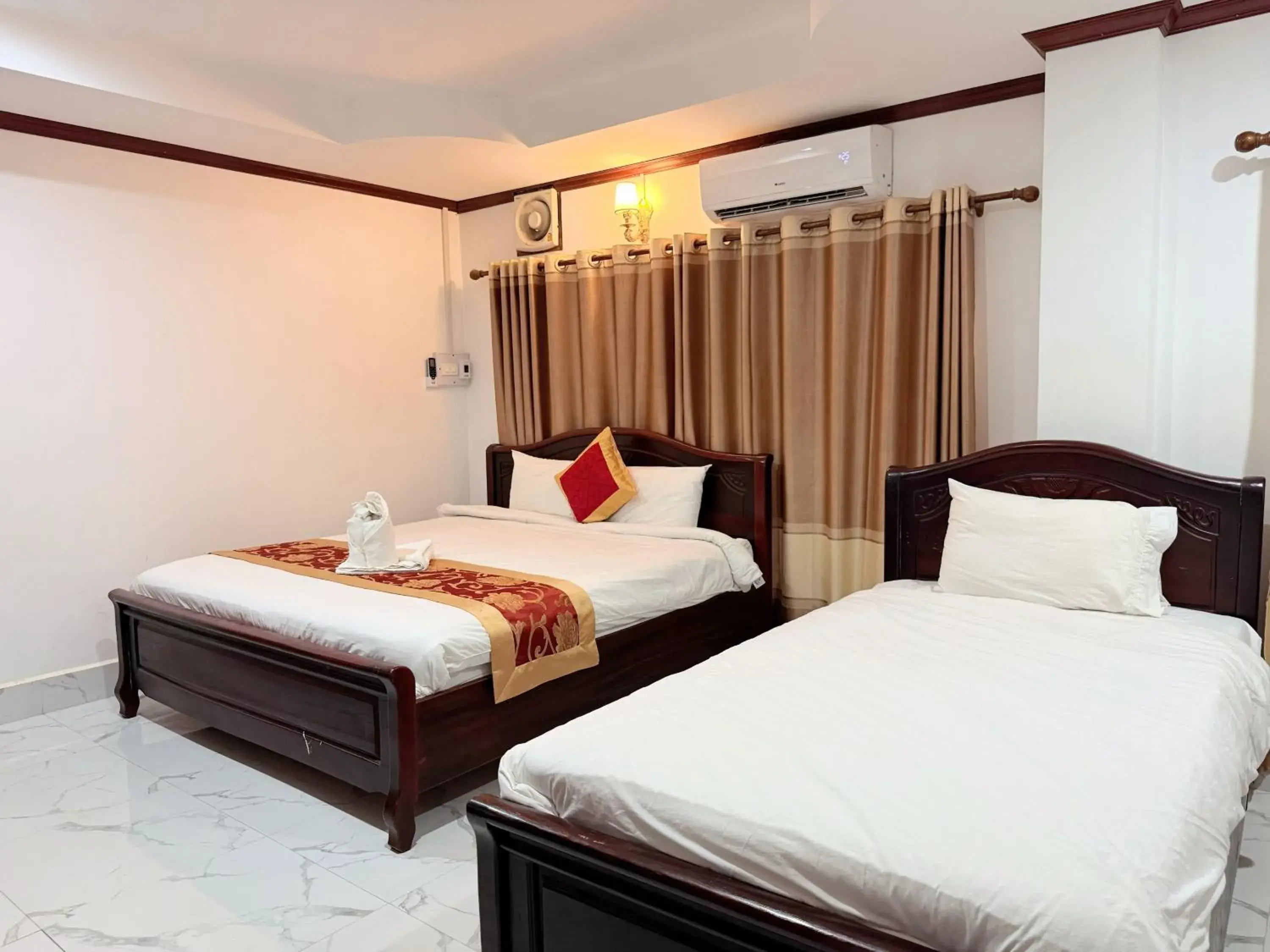 Bed in Vangvieng Sisavang Mountain View Hotel Bed in Vangvieng Sisavang Mountain View Hotel