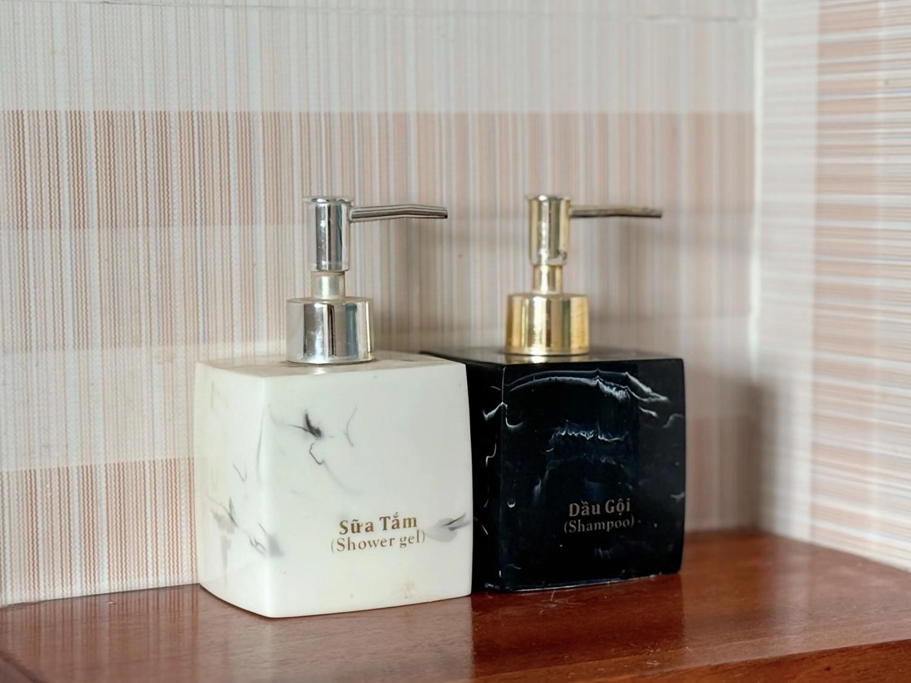 Toilet in Vangvieng Sisavang Mountain View Hotel