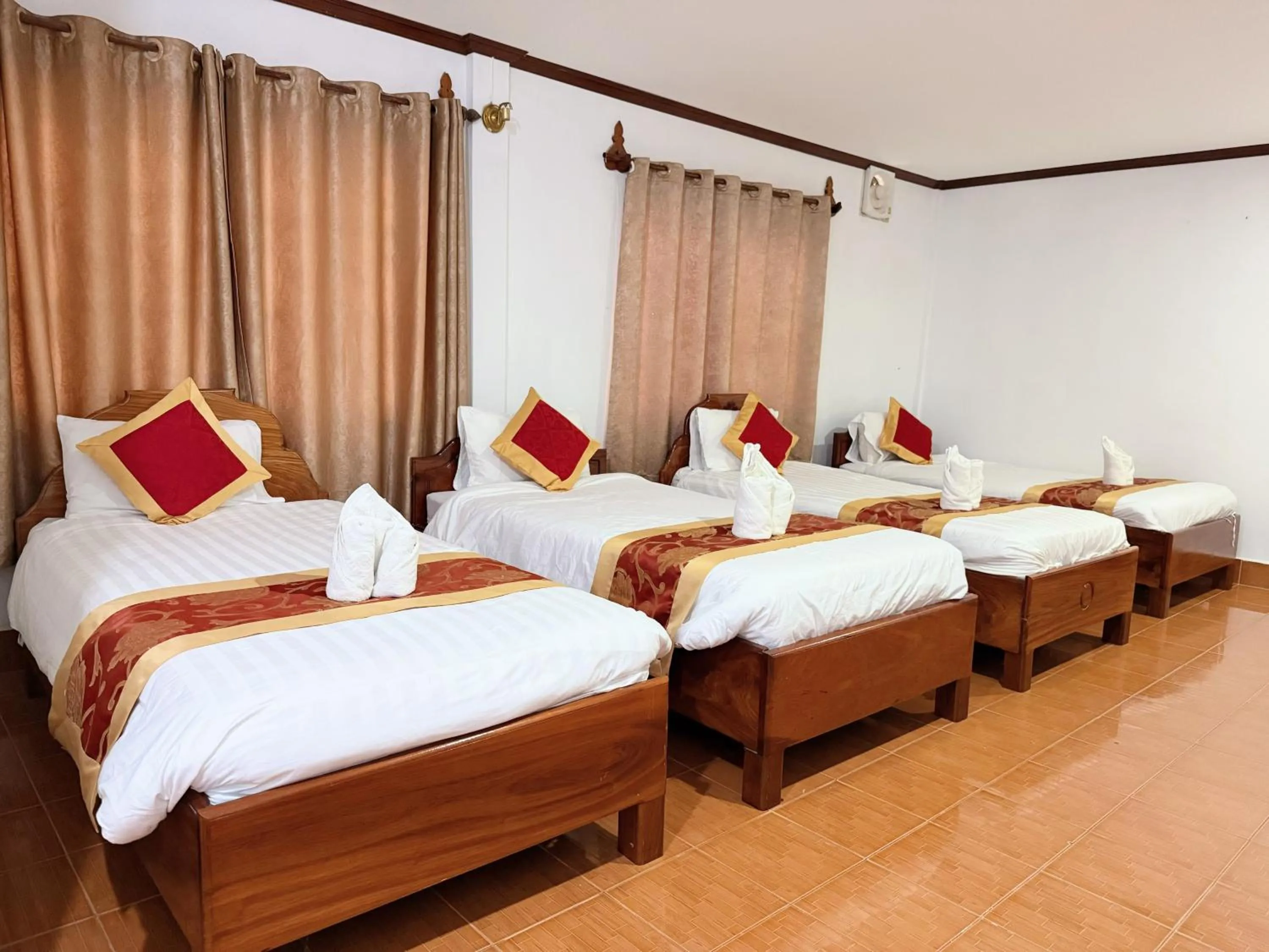 Bed in Vangvieng Sisavang Mountain View Hotel