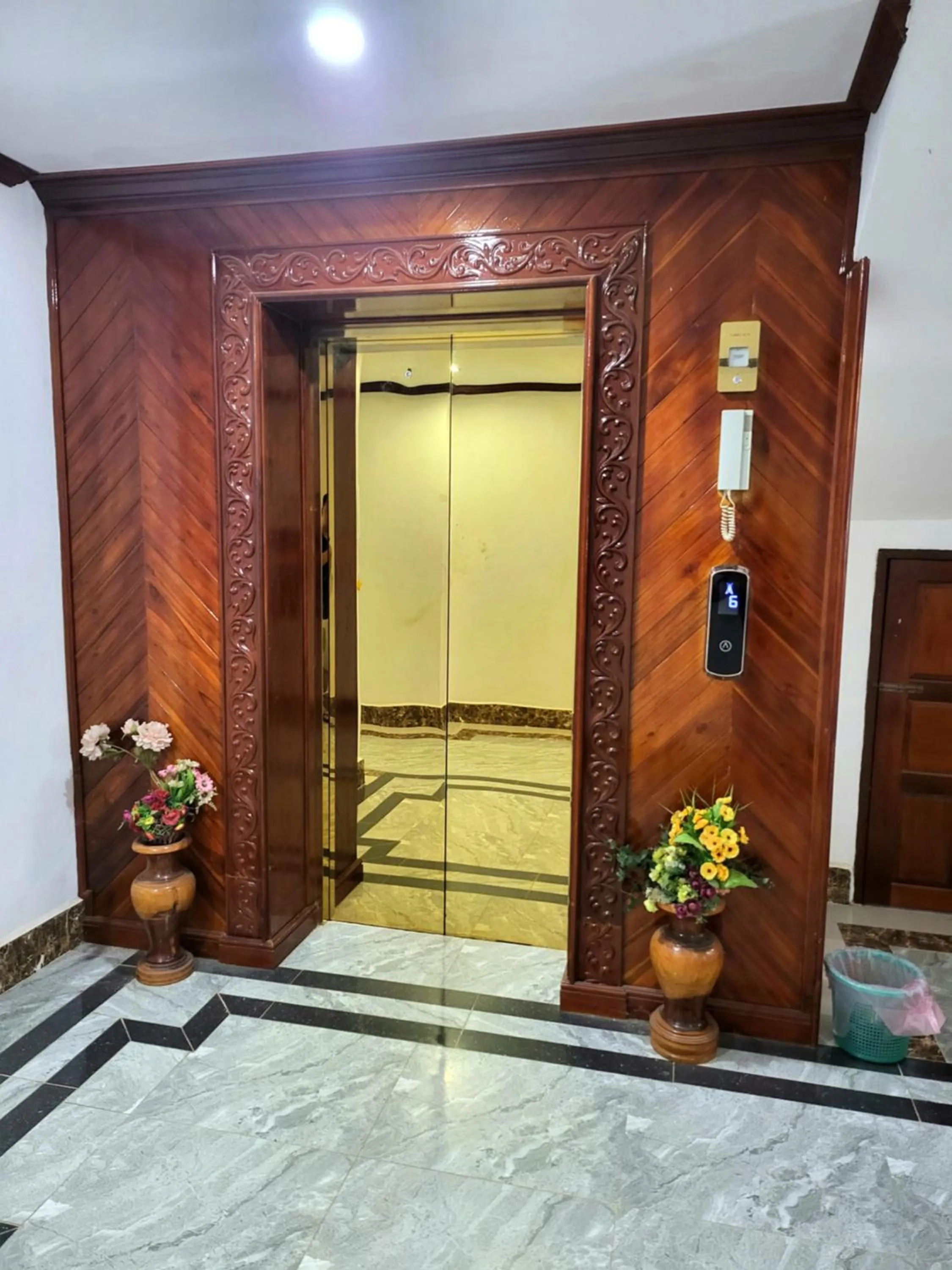 elevator in Vangvieng Sisavang Mountain View Hotel