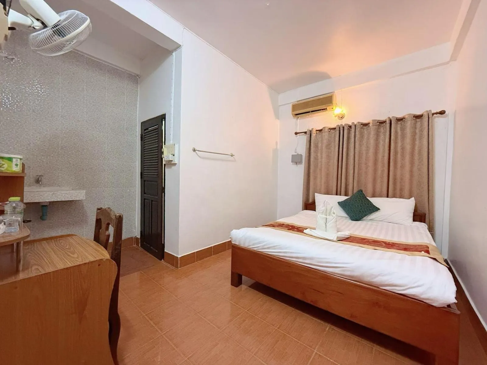 Bed in Vangvieng Sisavang Mountain View Hotel