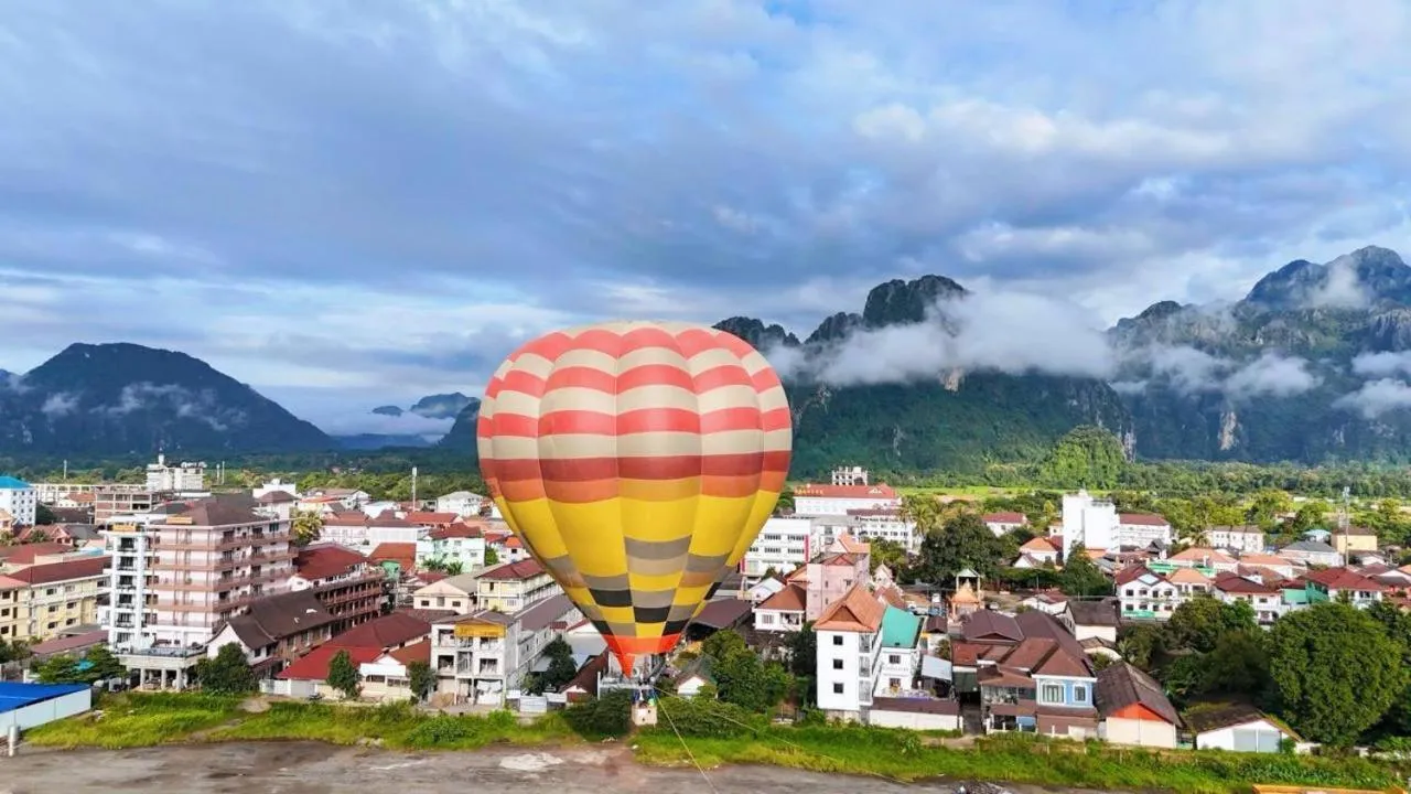 Property building in Vangvieng Sisavang Mountain View Hotel