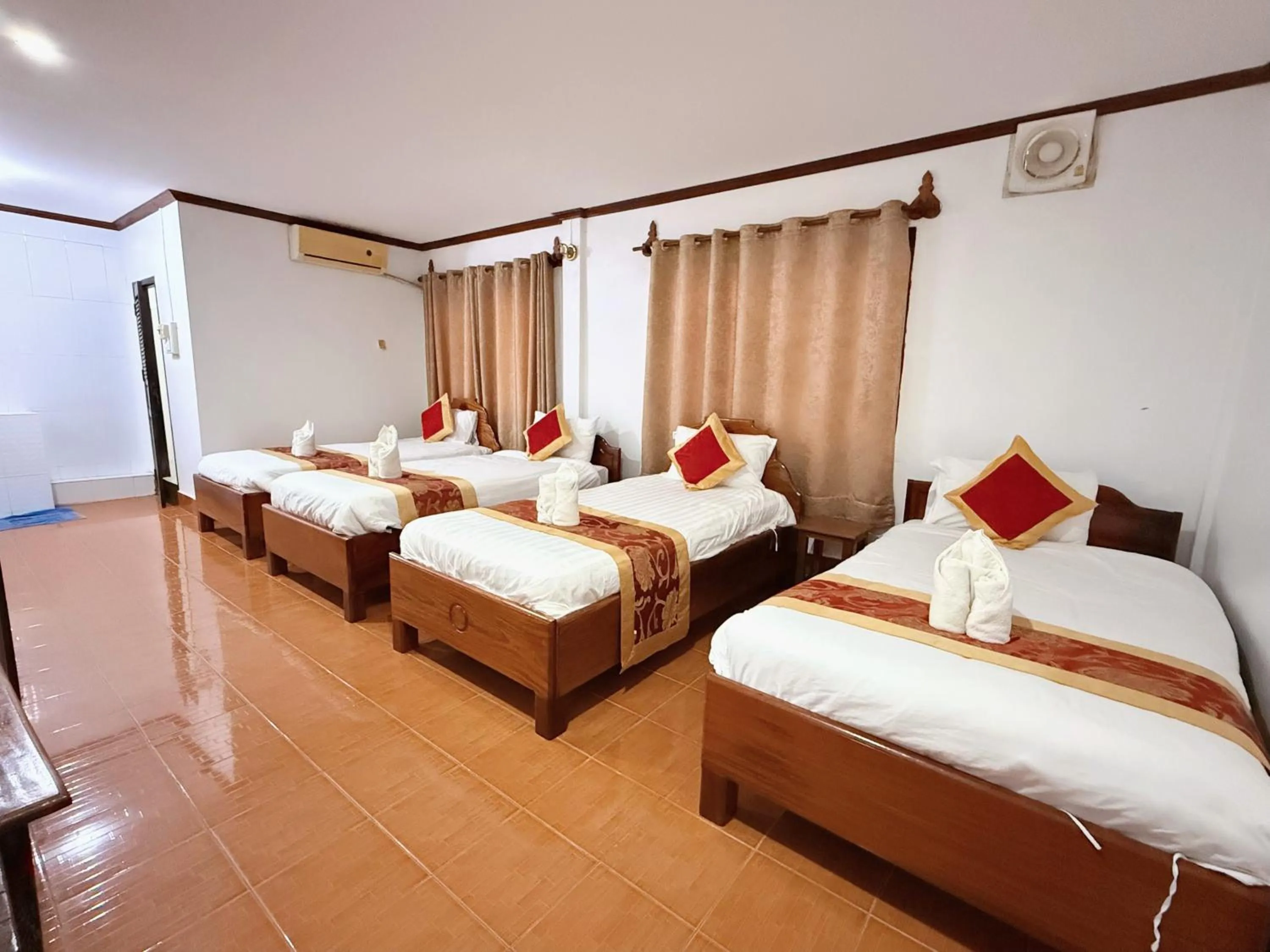 Bed in Vangvieng Sisavang Mountain View Hotel