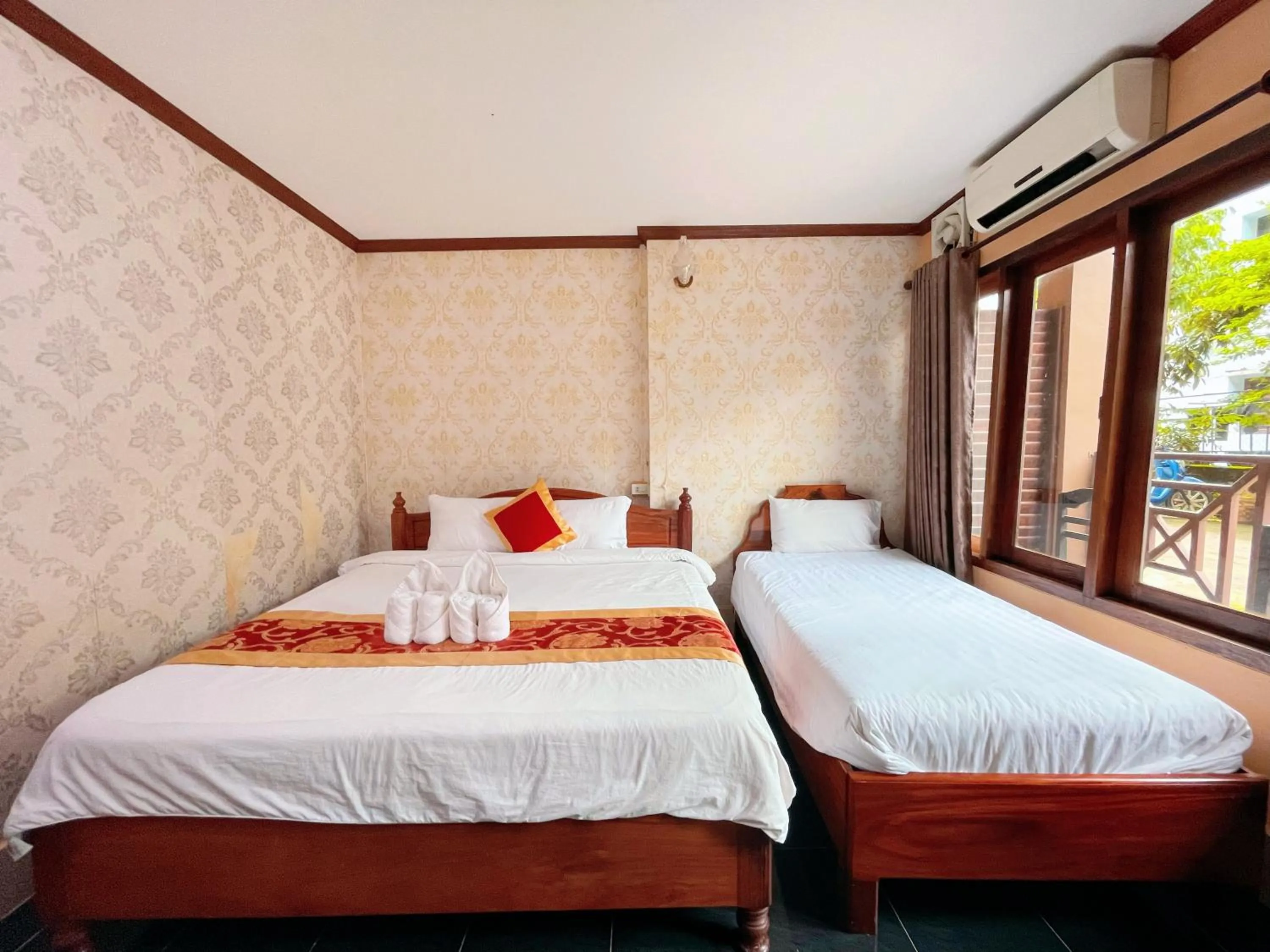 Bed in Vangvieng Sisavang Mountain View Hotel