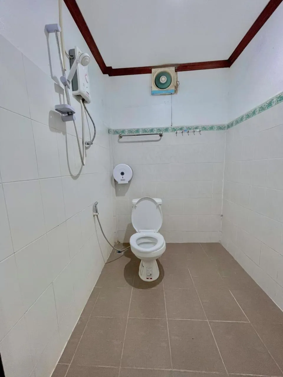 Shower in Vangvieng Sisavang Mountain View Hotel