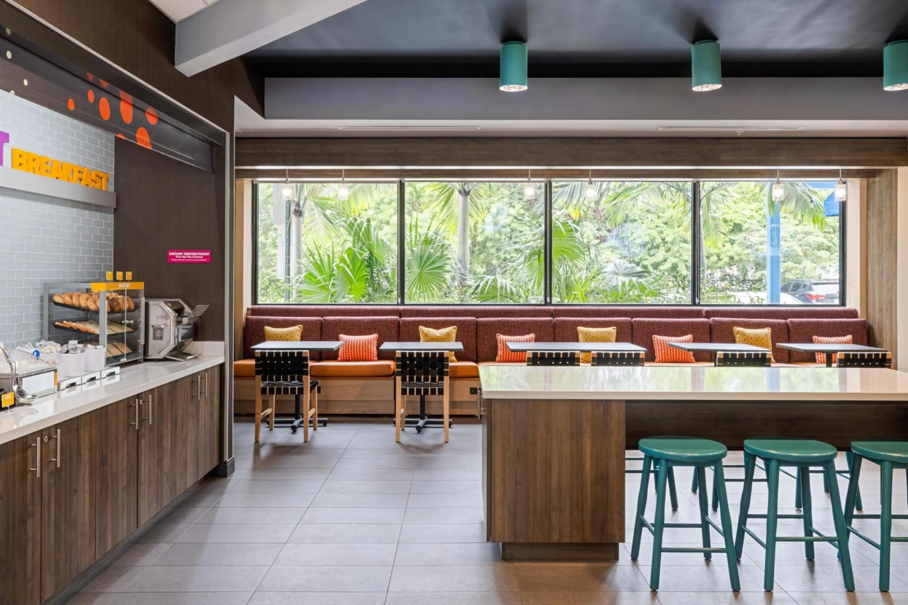 Breakfast in Tru By Hilton Miramar