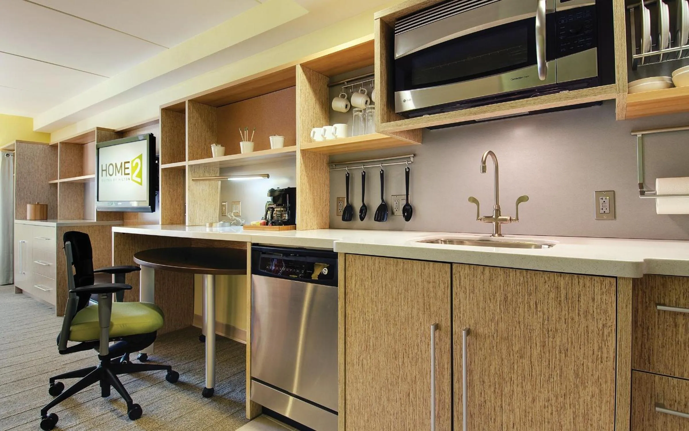 Kitchen or kitchenette in Home2 Suites By Hilton Winter Garden