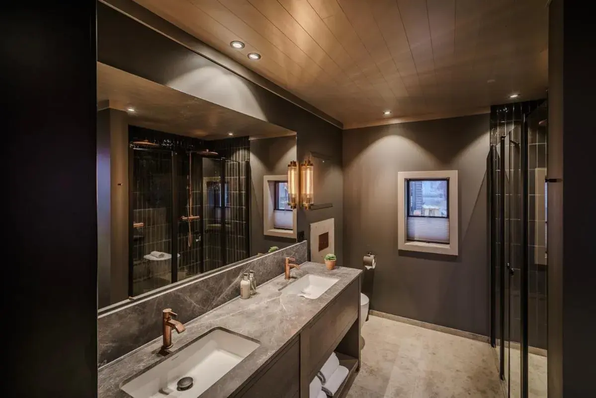 Junior Suite in Henningsvær Bryggehotell - by Classic Norway Hotels Junior Suite in Henningsvær Bryggehotell - by Classic Norway Hotels