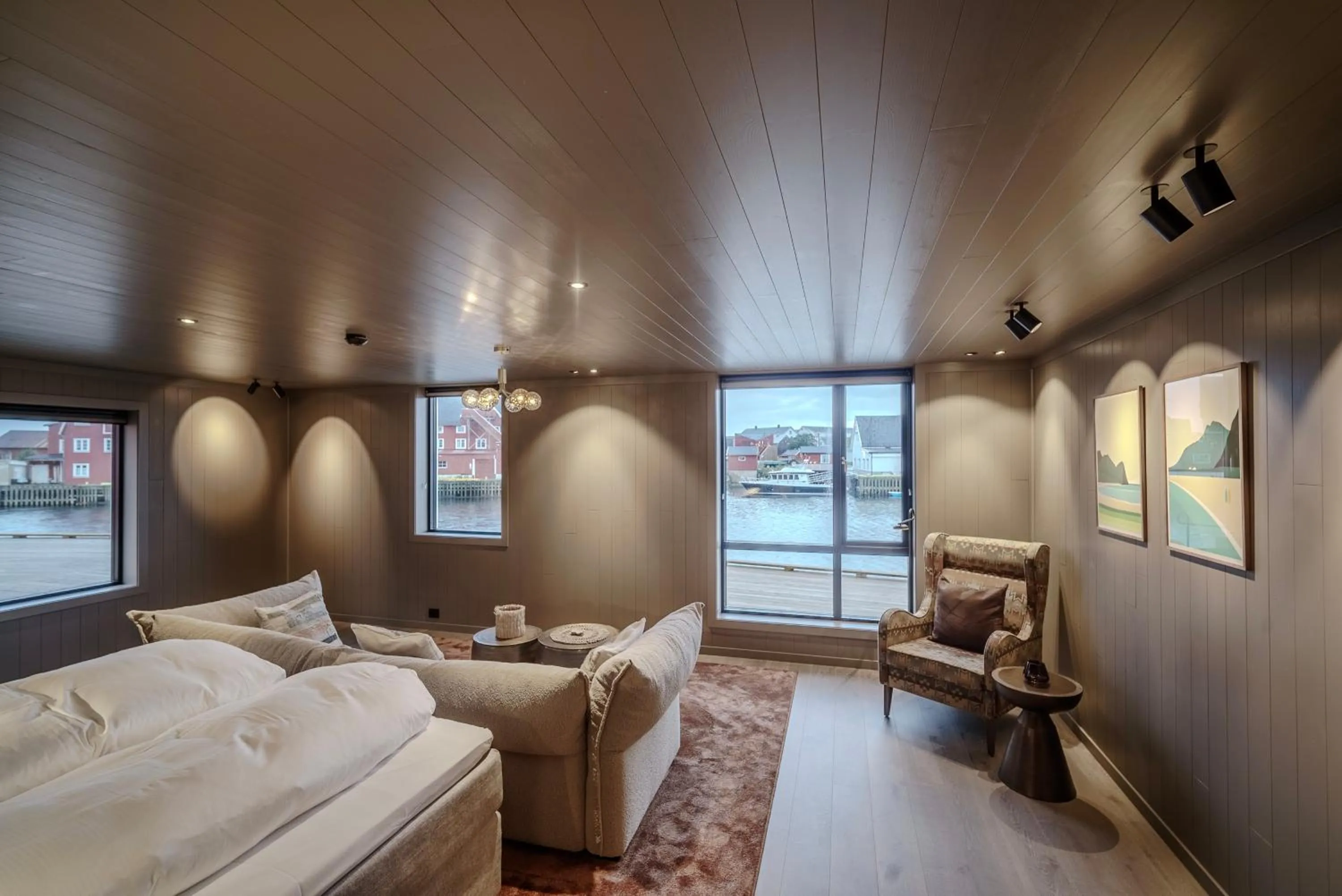 Living room, Bed in Henningsvær Bryggehotell - by Classic Norway Hotels