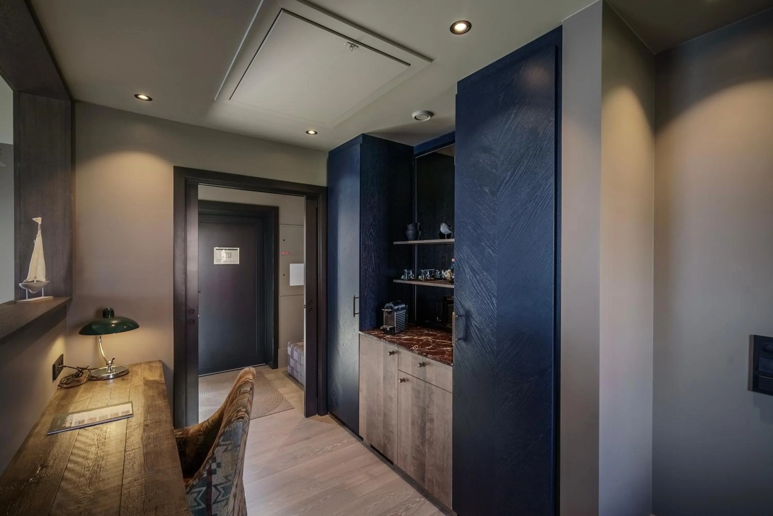 Seating area in Henningsvær Bryggehotell - by Classic Norway Hotels