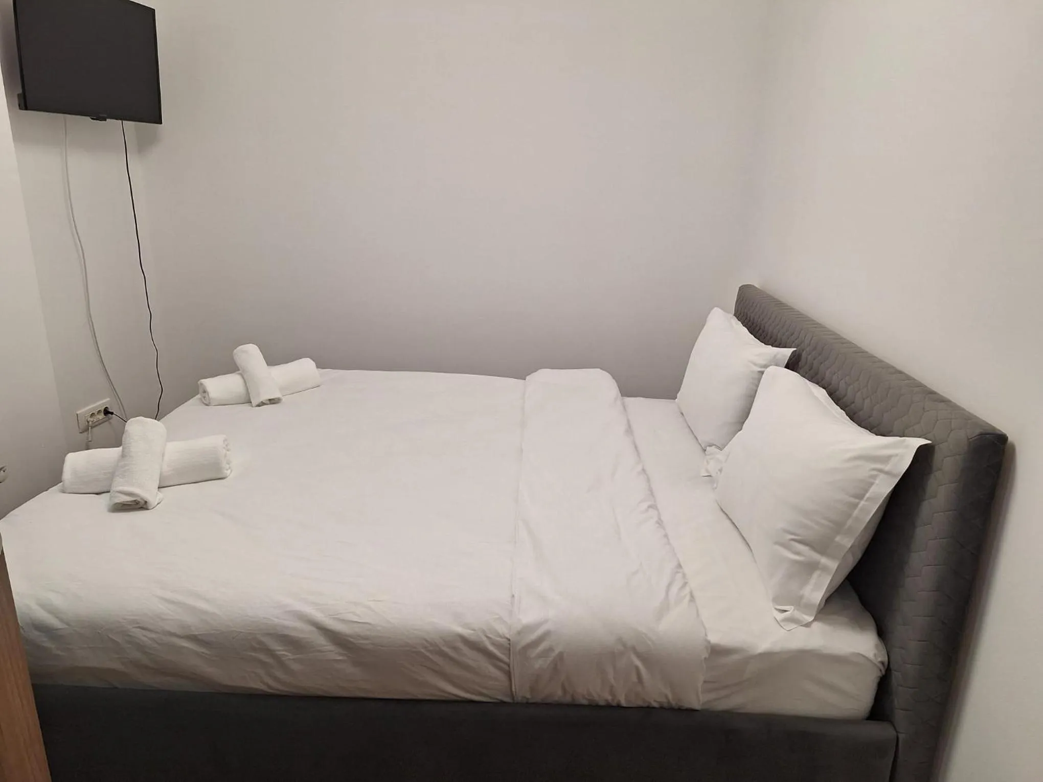 Bed in Sir Fundeni Hotel