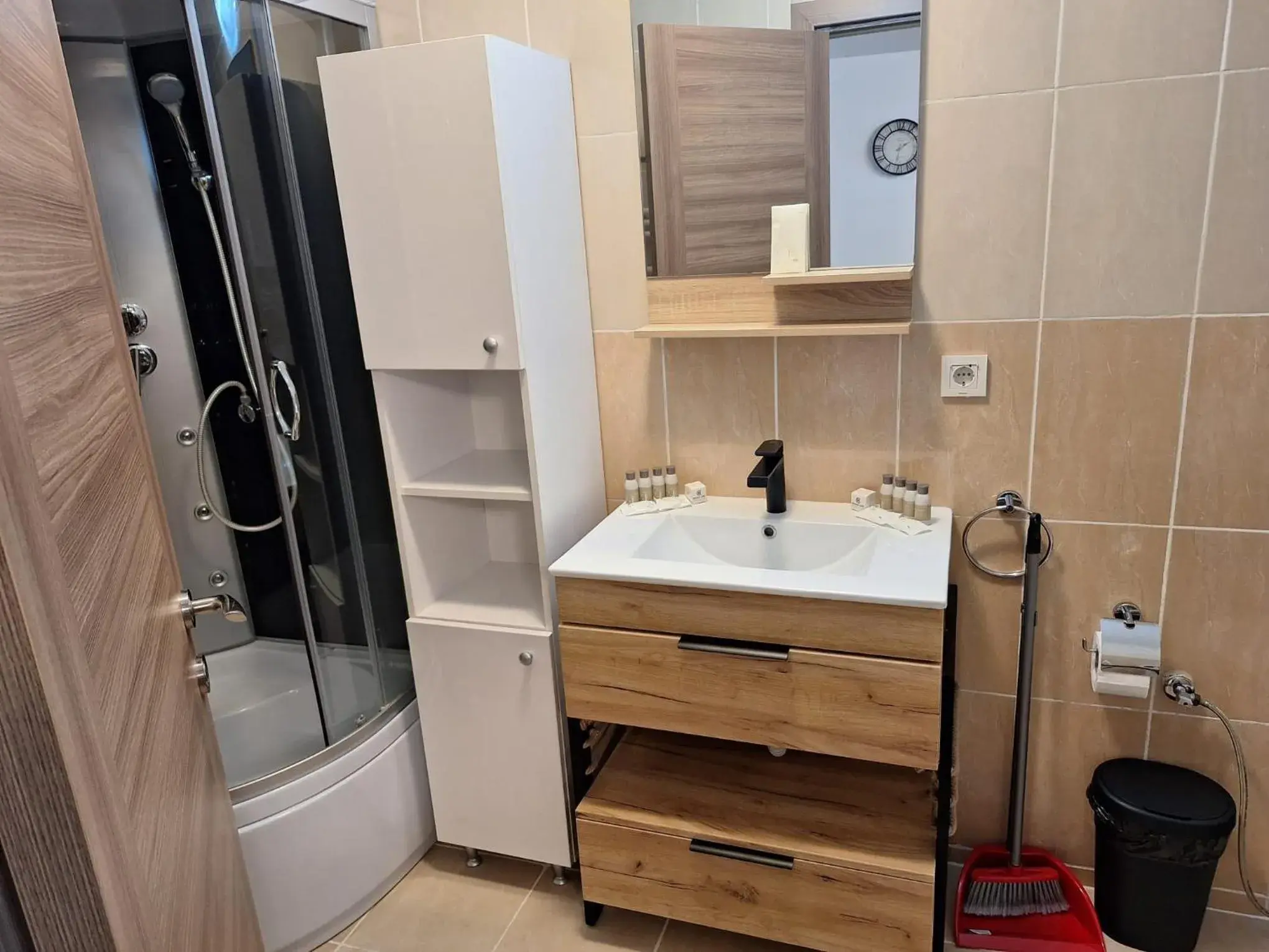 Deluxe One-Bedroom Apartment in Sir Fundeni Hotel Deluxe One-Bedroom Apartment in Sir Fundeni Hotel