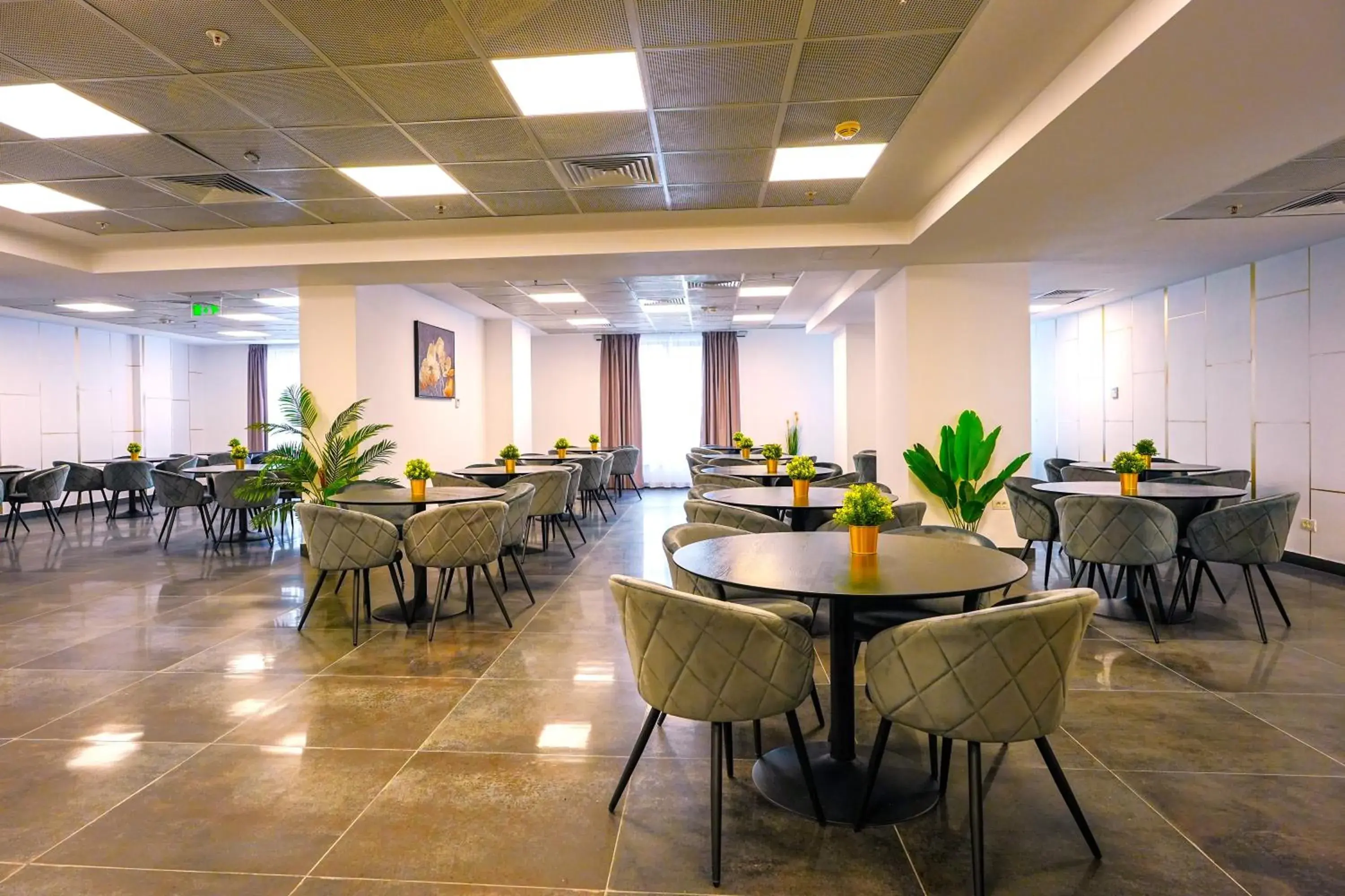 Restaurant/places to eat in Sir Fundeni Hotel Restaurant/places to eat in Sir Fundeni Hotel