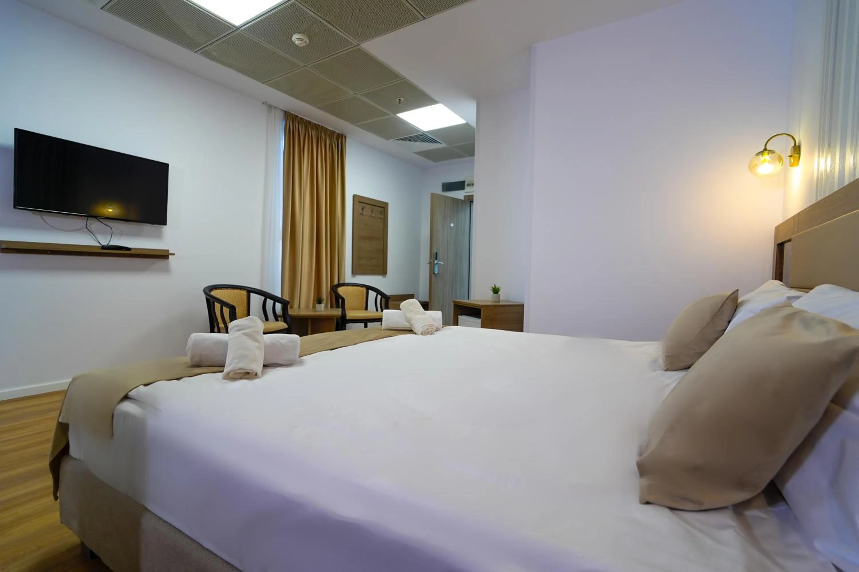 Bed in Sir Fundeni Hotel