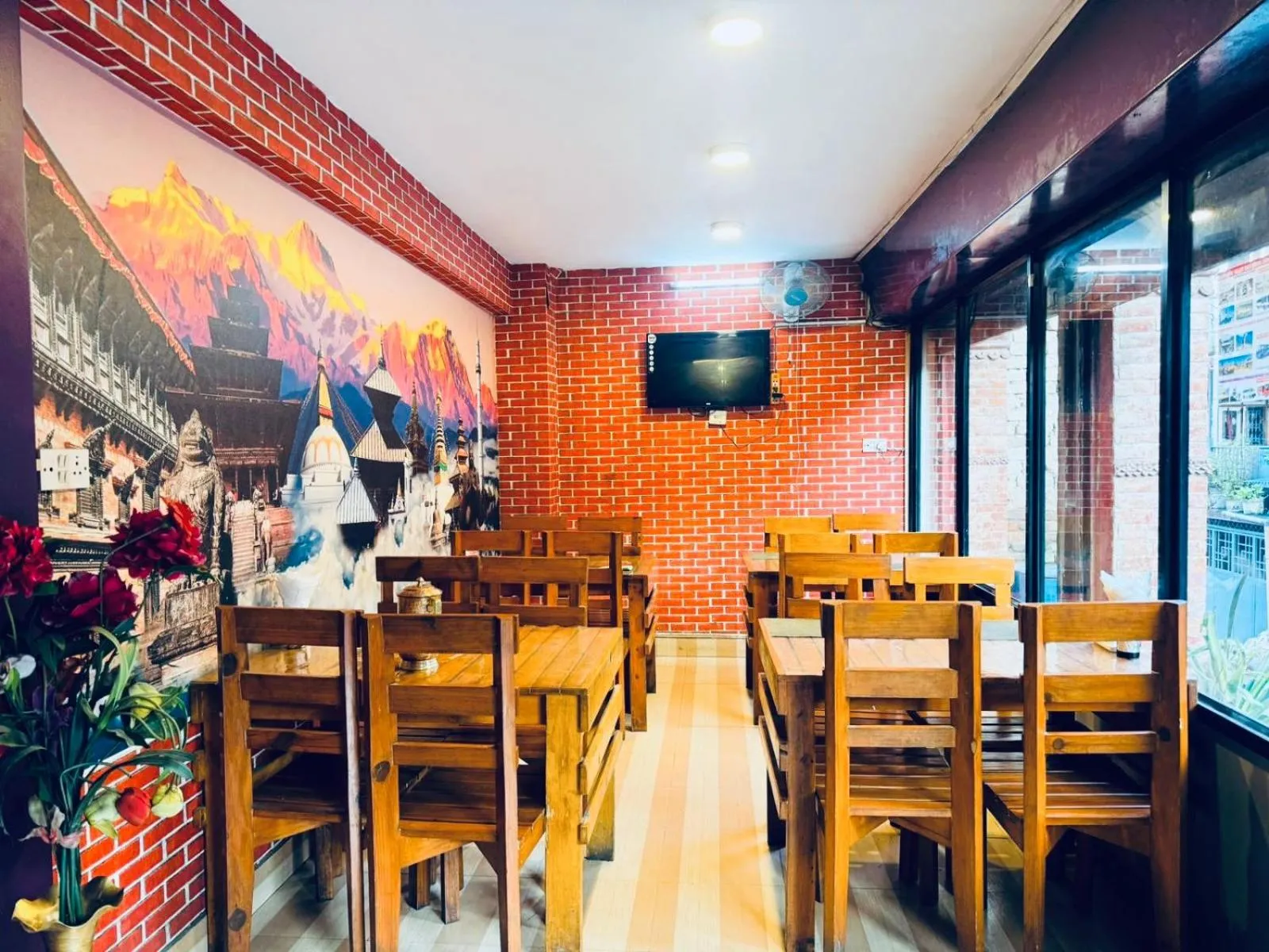 Restaurant/places to eat in Shiva Shankar Hotel