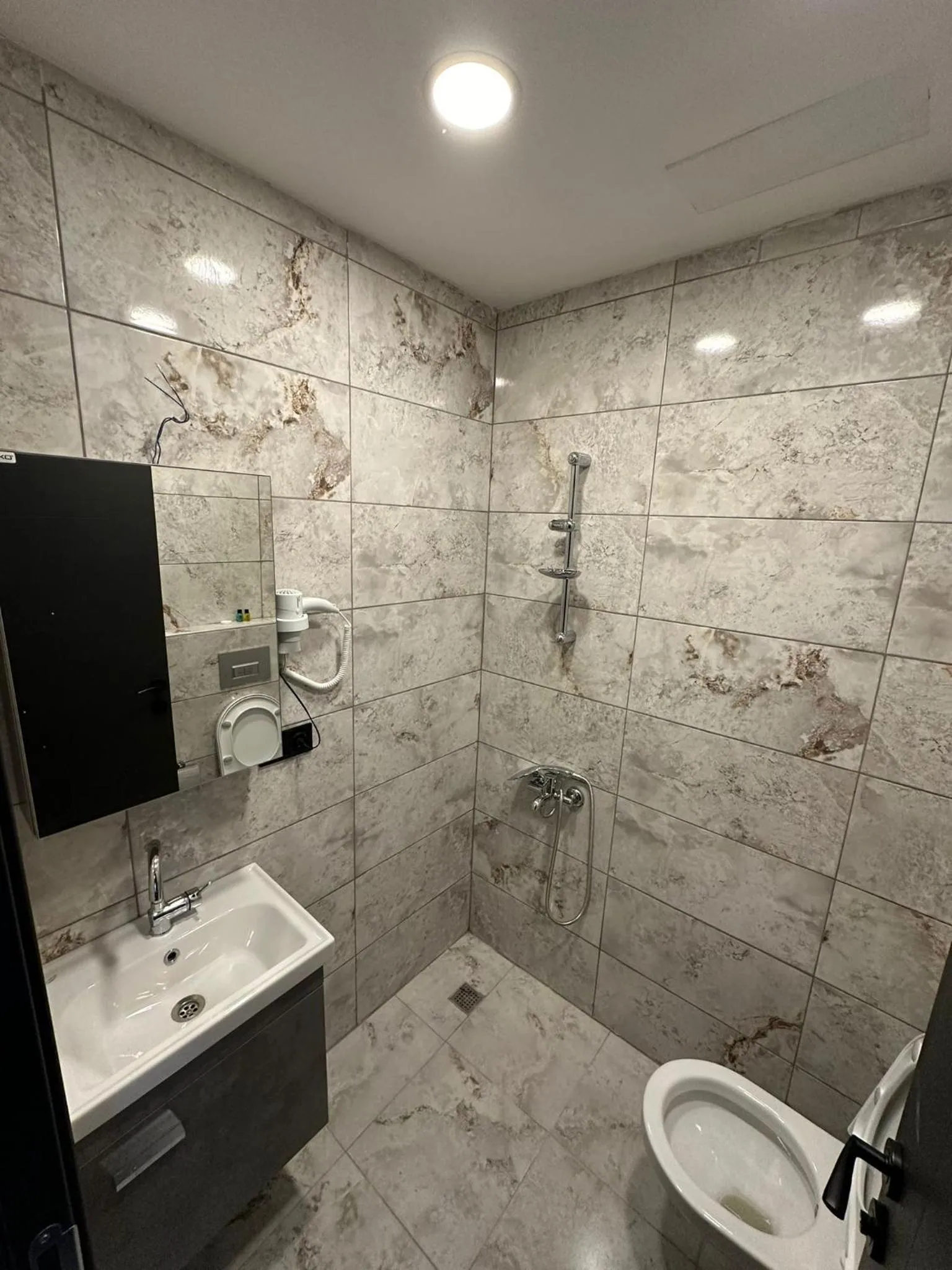 Shower in Lucca Suites Hotel