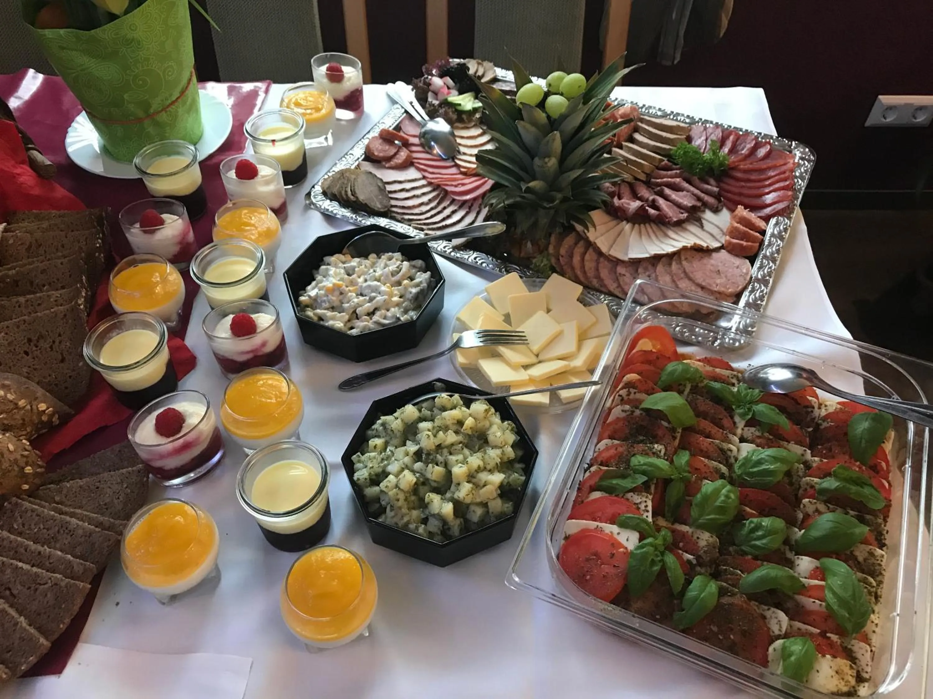 Breakfast in Hotel Weinhaus Eberitzsch GmbH