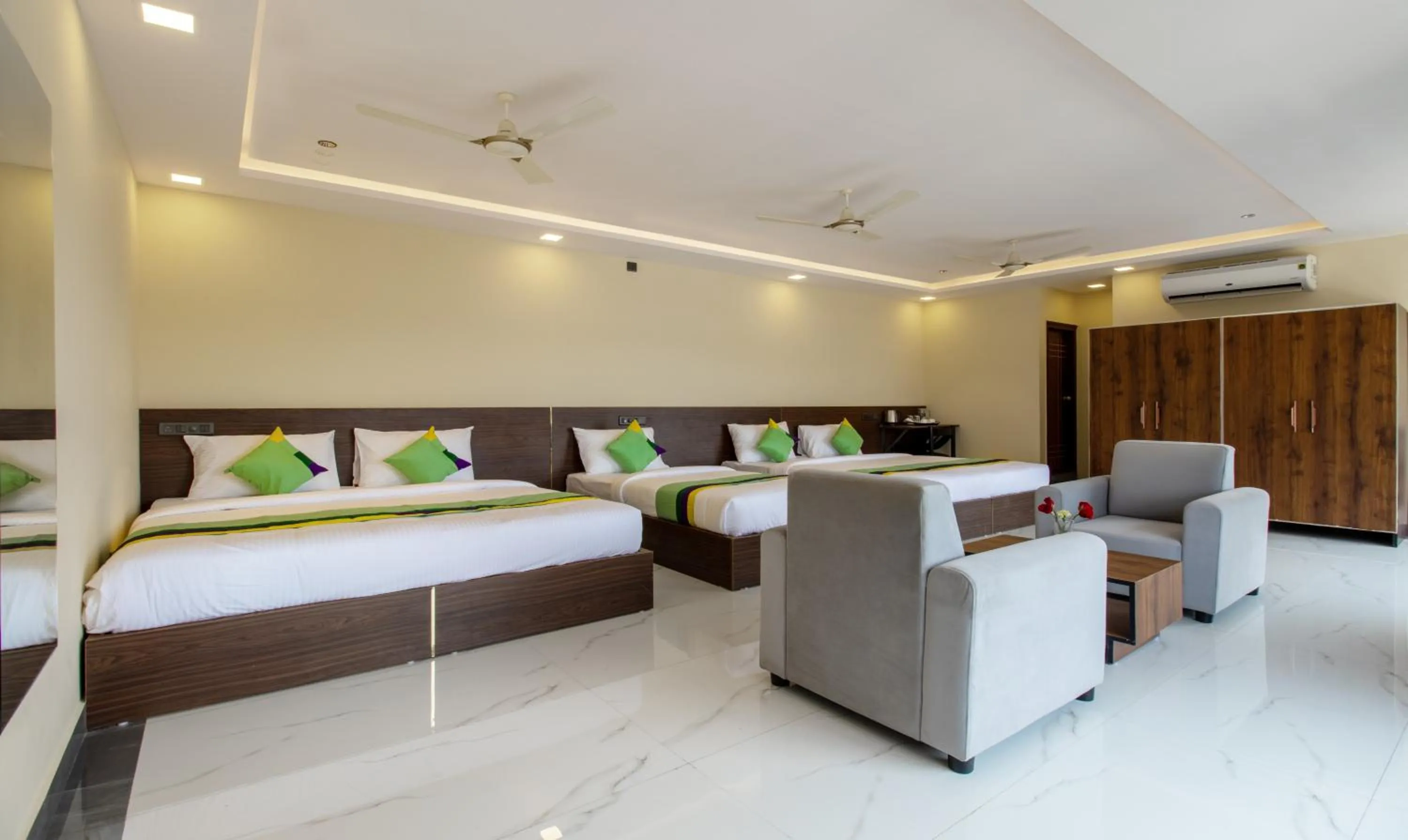 Treebo Jaguar Comforts, 3 Kms From Mahatma Gandhi Park