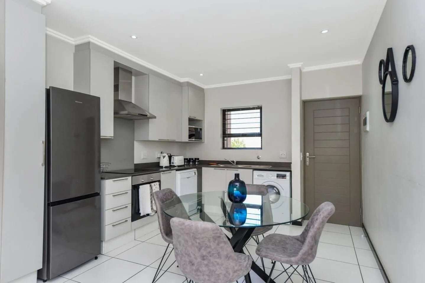 Kitchen or kitchenette in 2 Bed Flat - Sleeps 4 - Pool - Garden - Parking