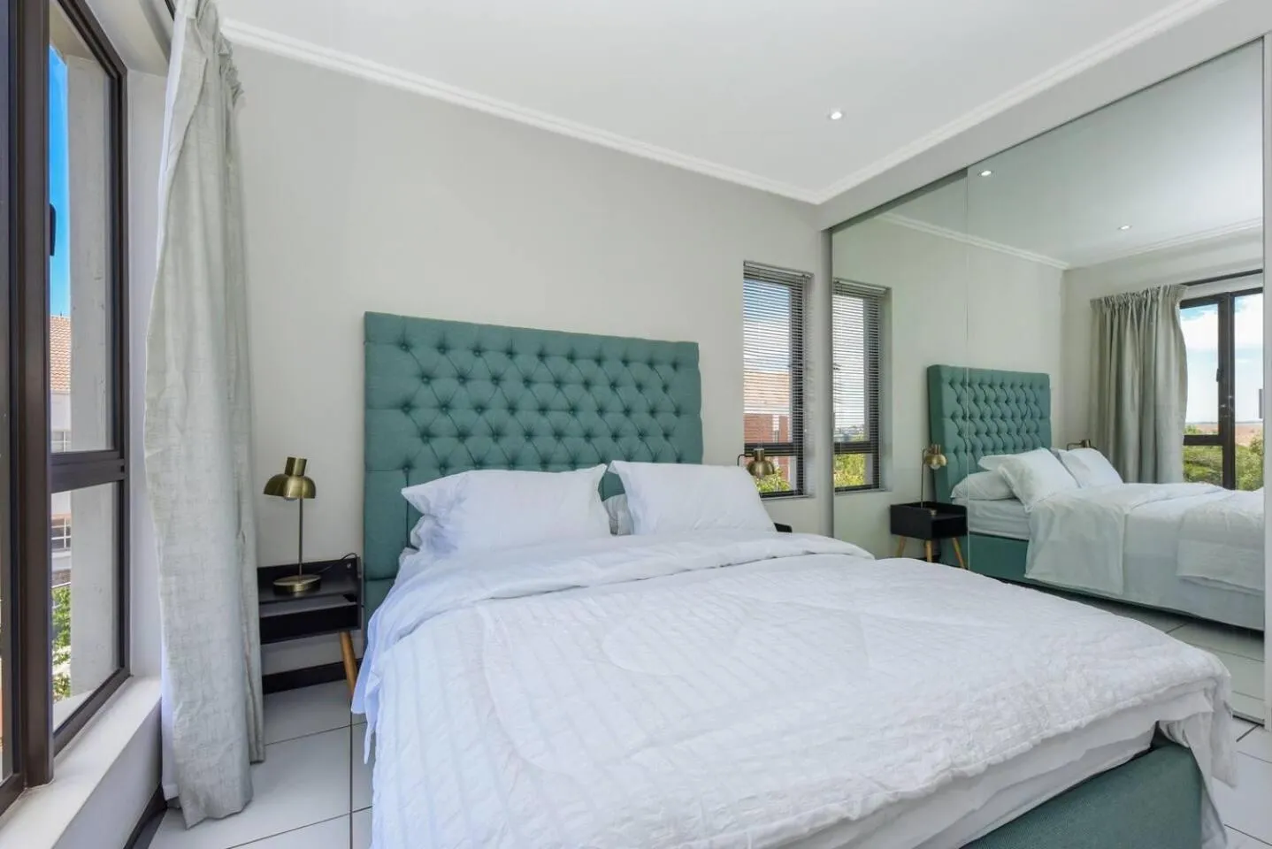 Bed in 2 Bed Flat - Sleeps 4 - Pool - Garden - Parking