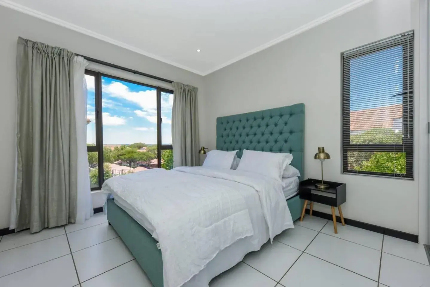 2 Bed Flat - Sleeps 4 - Pool - Garden - Parking 2 Bed Flat - Sleeps 4 - Pool - Garden - Parking
