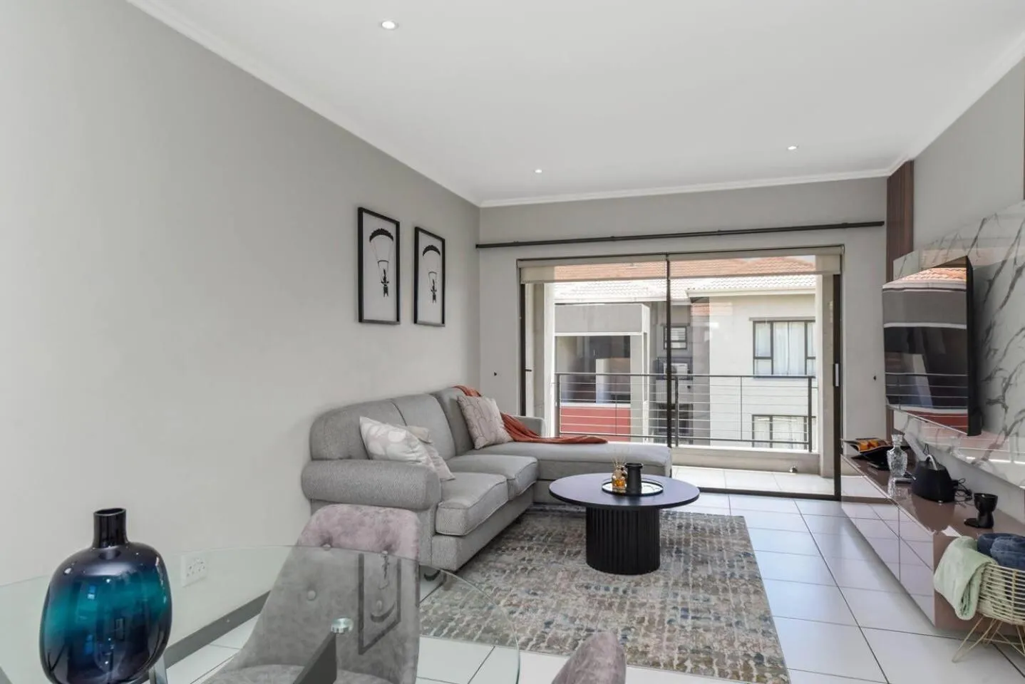 Communal lounge/ TV room in 2 Bed Flat - Sleeps 4 - Pool - Garden - Parking