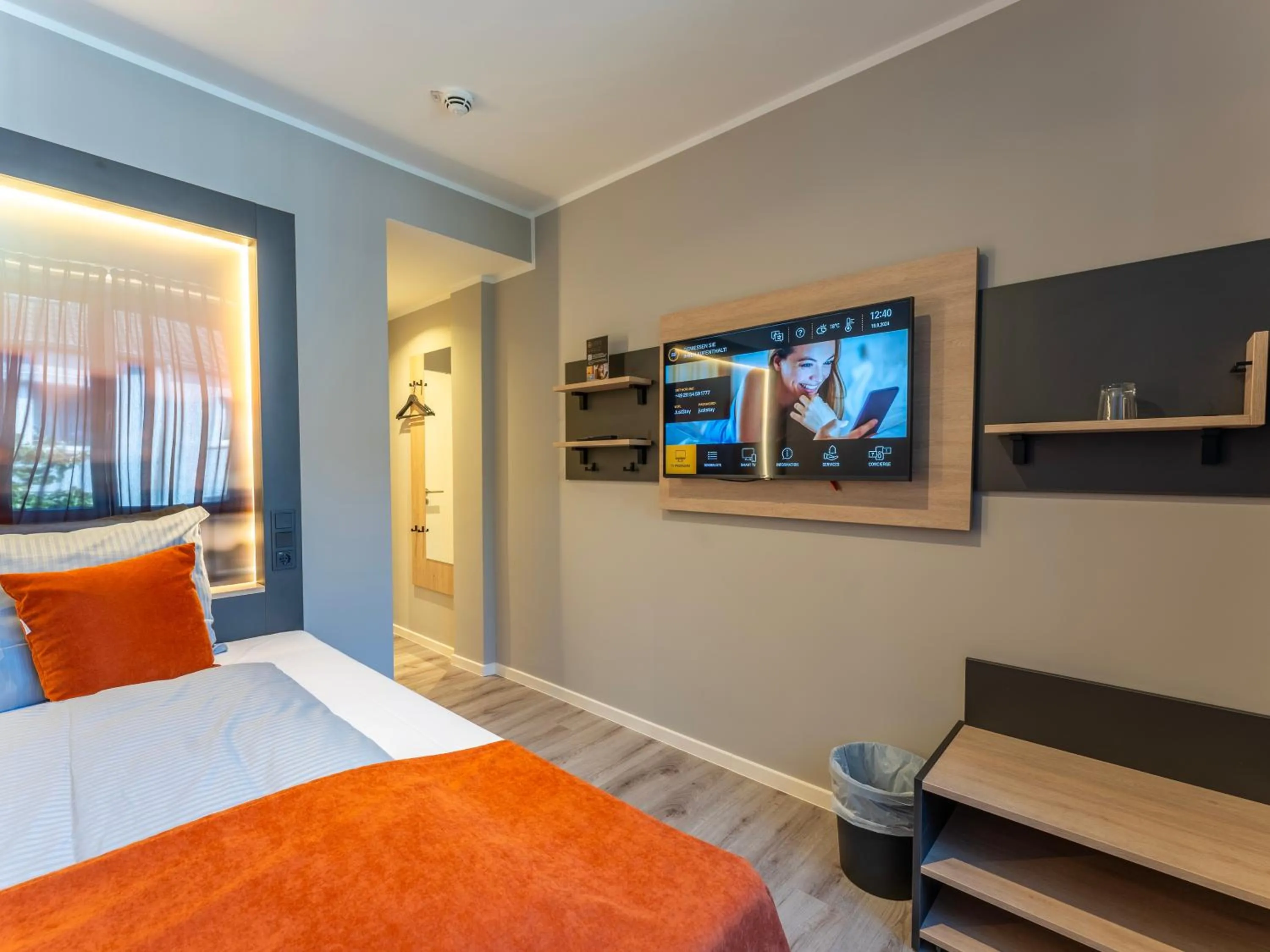 TV and multimedia, Bed in JustStay Essen Hotel & Apartments