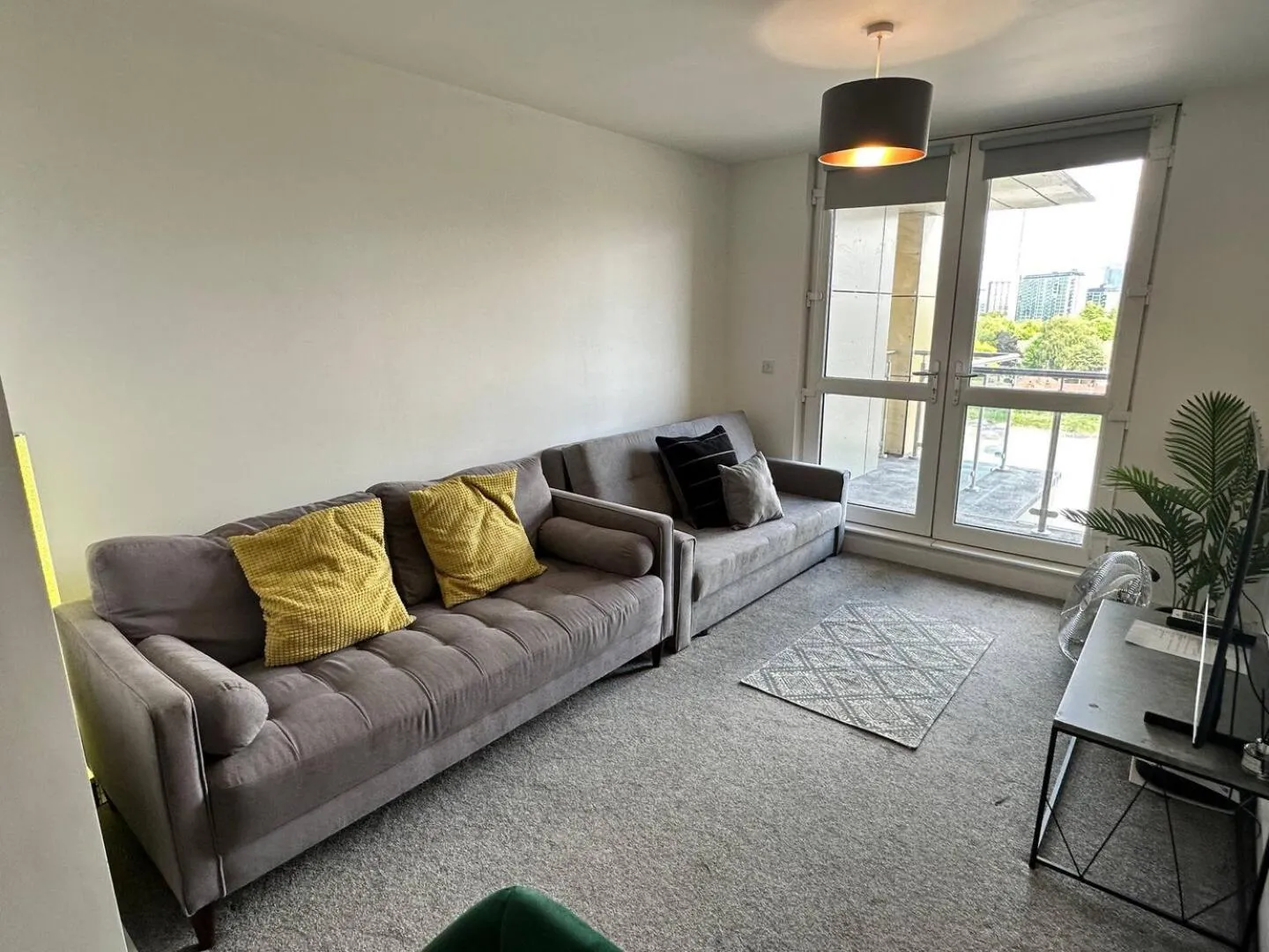 Living room in Adelphi Wharf Apartments by Beehosting