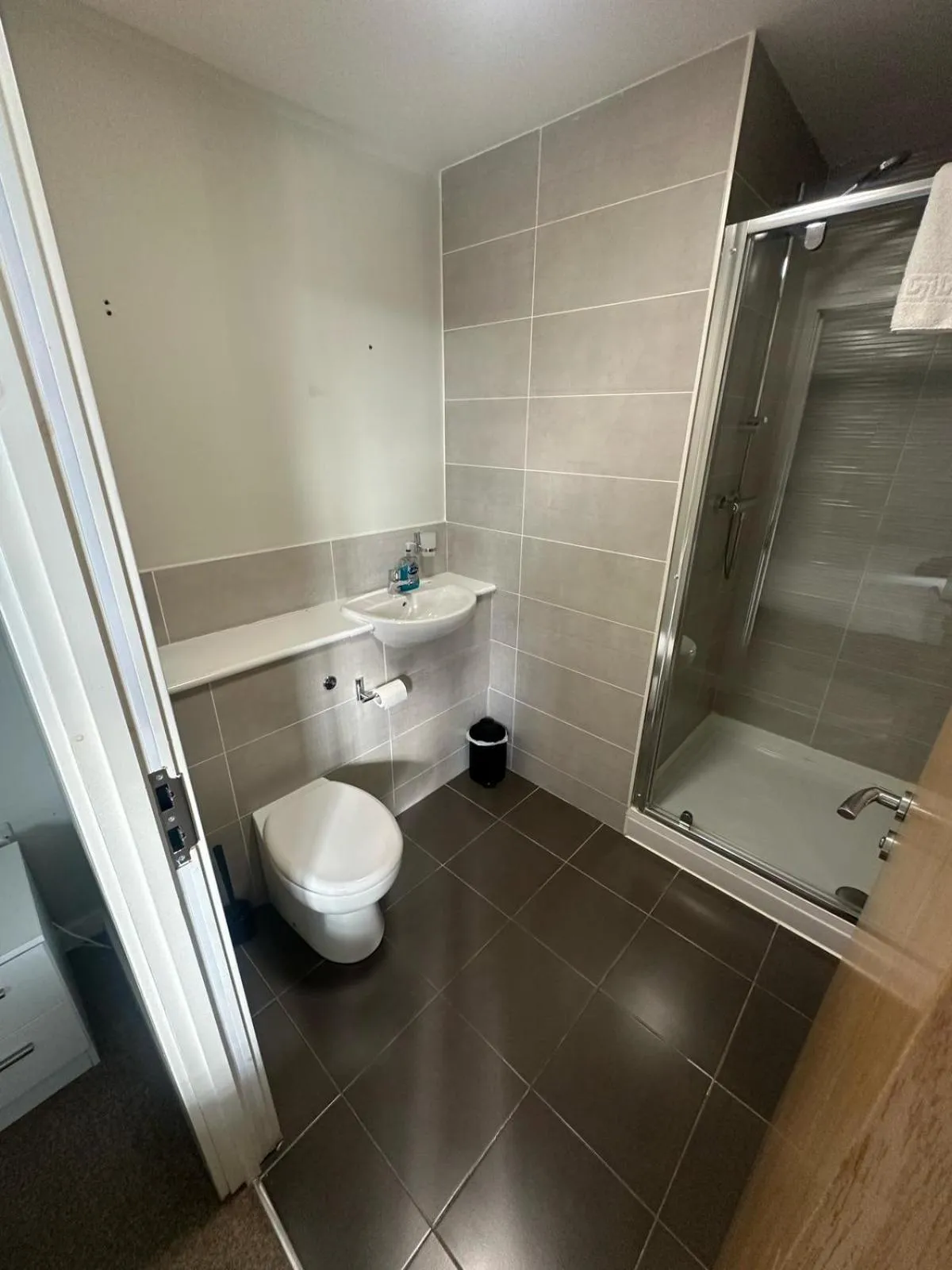 Bathroom in Adelphi Wharf Apartments by Beehosting