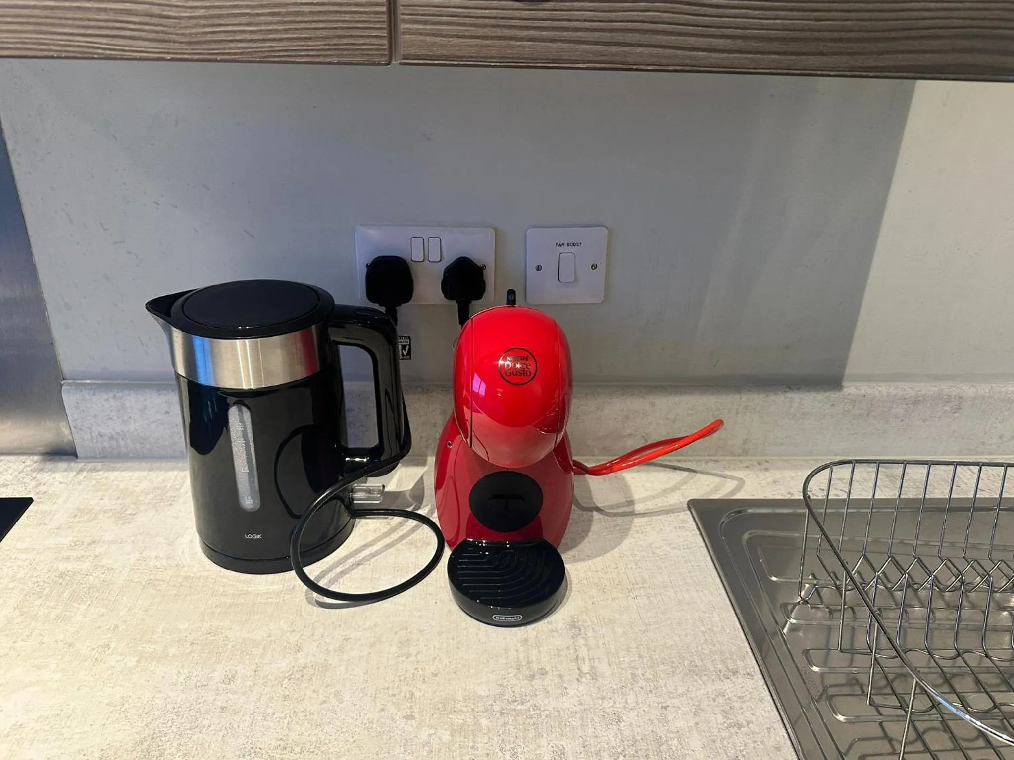 Coffee/tea facilities in Adelphi Wharf Apartments by Beehosting