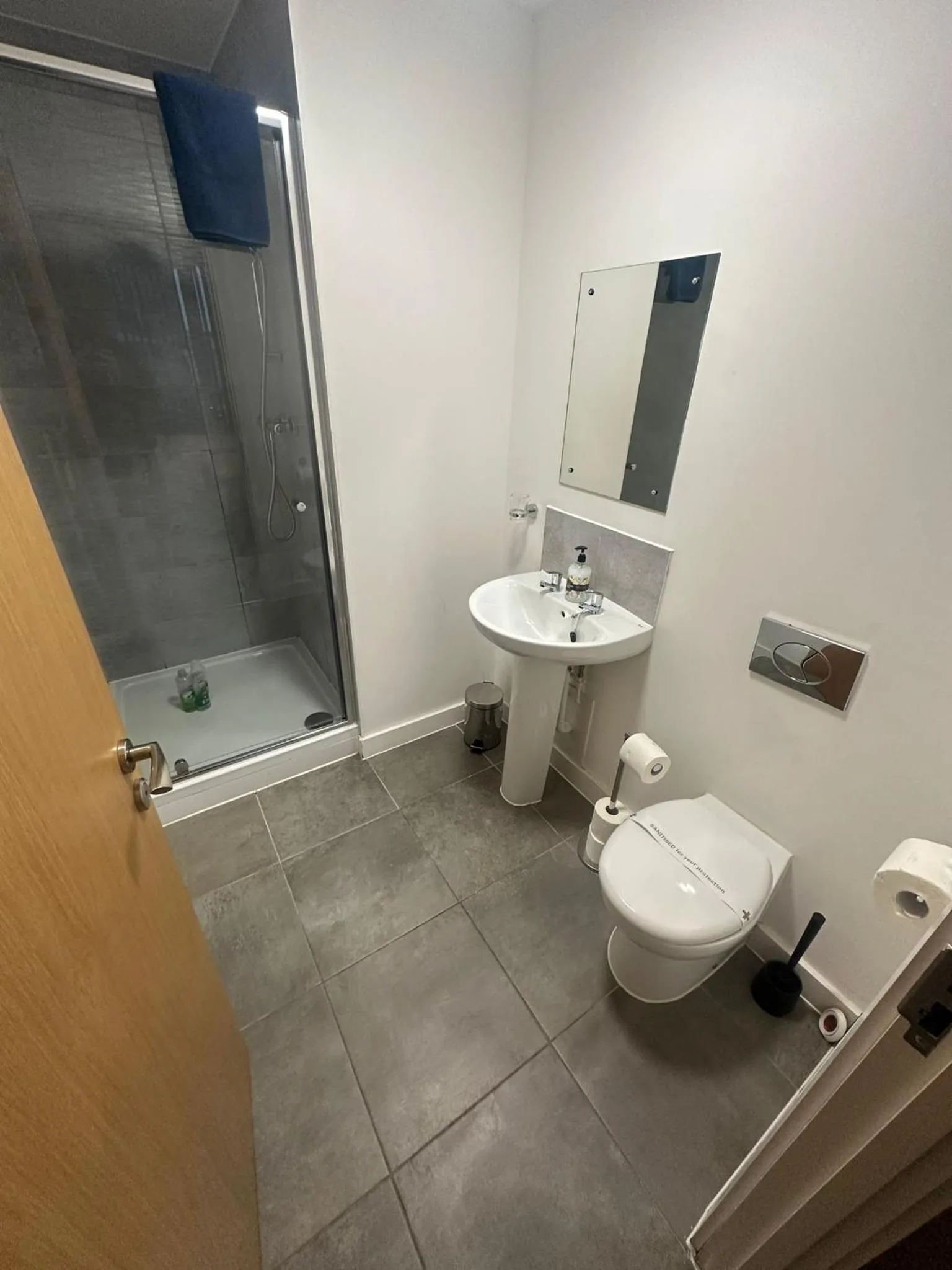 Bathroom in Adelphi Wharf Apartments by Beehosting