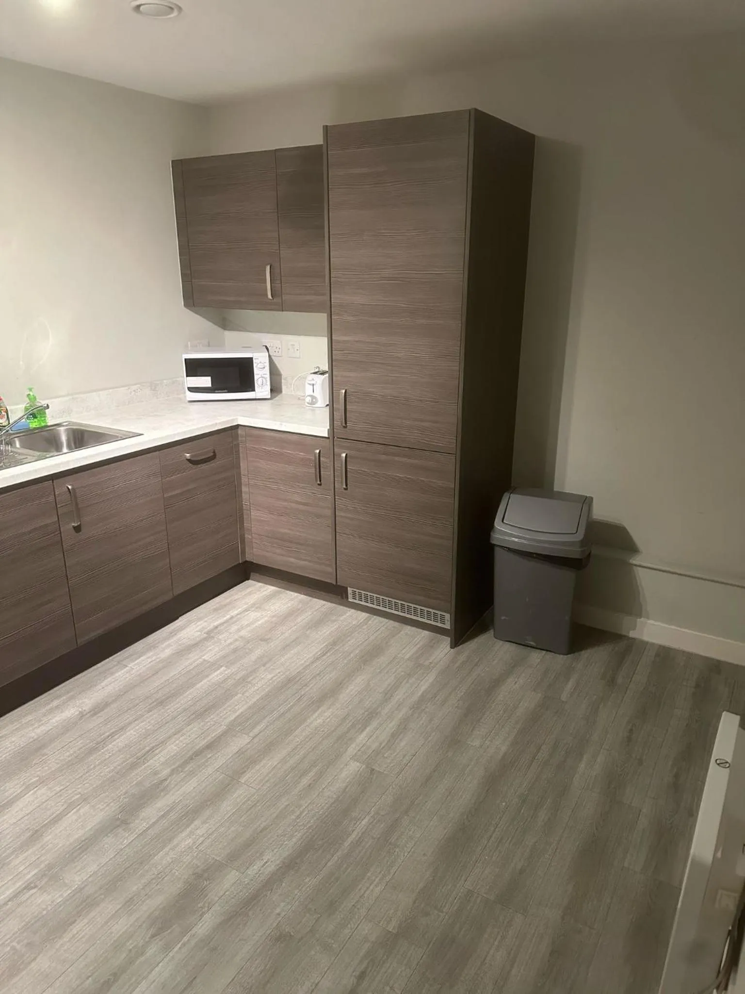 Kitchen or kitchenette in Adelphi Wharf Apartments by Beehosting