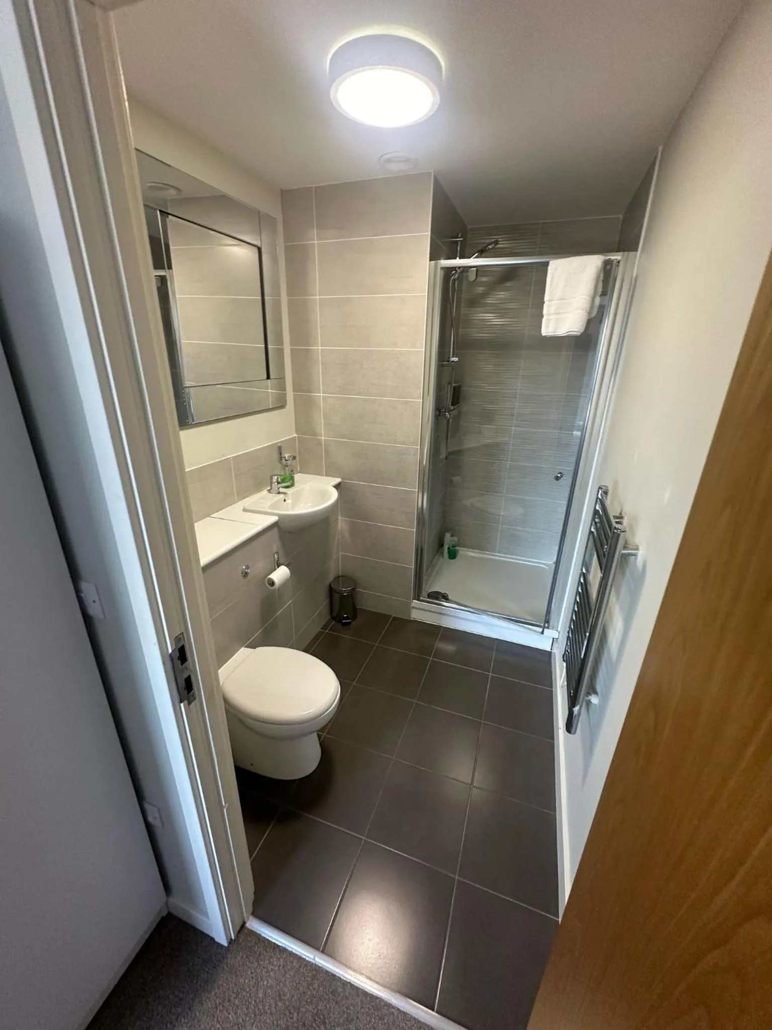 Shower in Adelphi Wharf Apartments by Beehosting