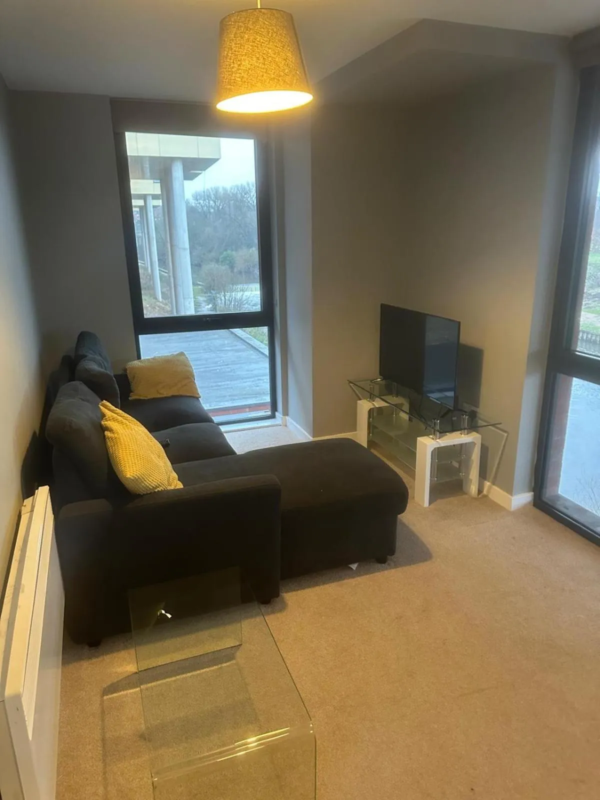 Living room in Adelphi Wharf Apartments by Beehosting