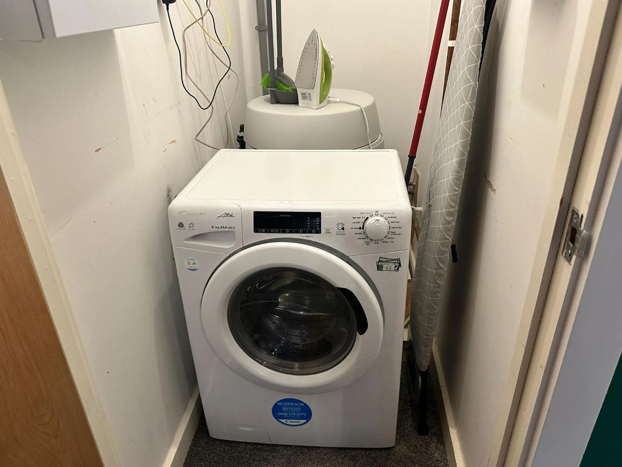 washing machine in Adelphi Wharf Apartments by Beehosting