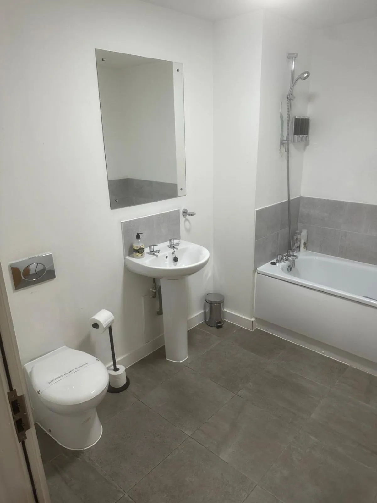 Shower in Adelphi Wharf Apartments by Beehosting