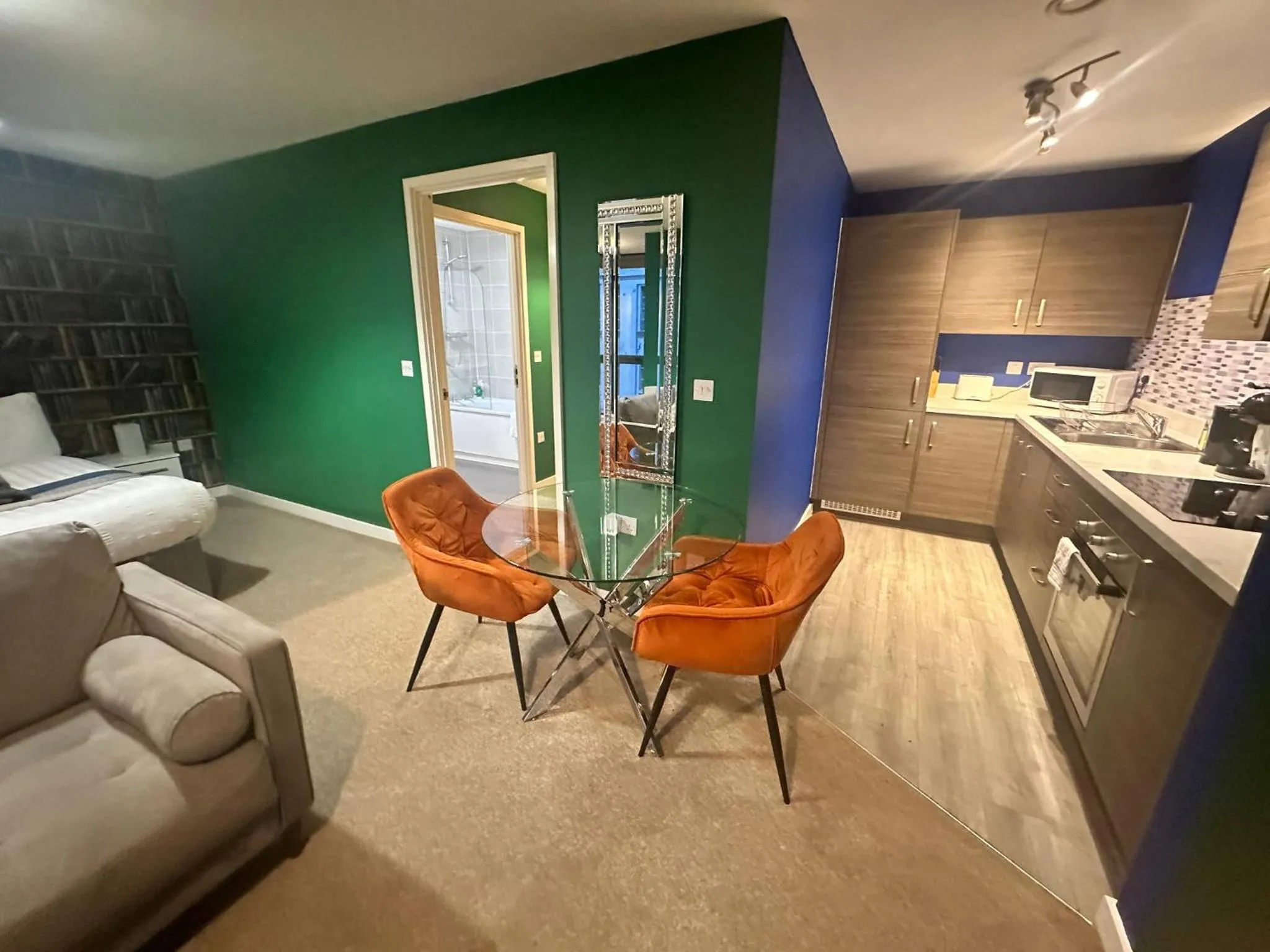 Living room in Adelphi Wharf Apartments by Beehosting