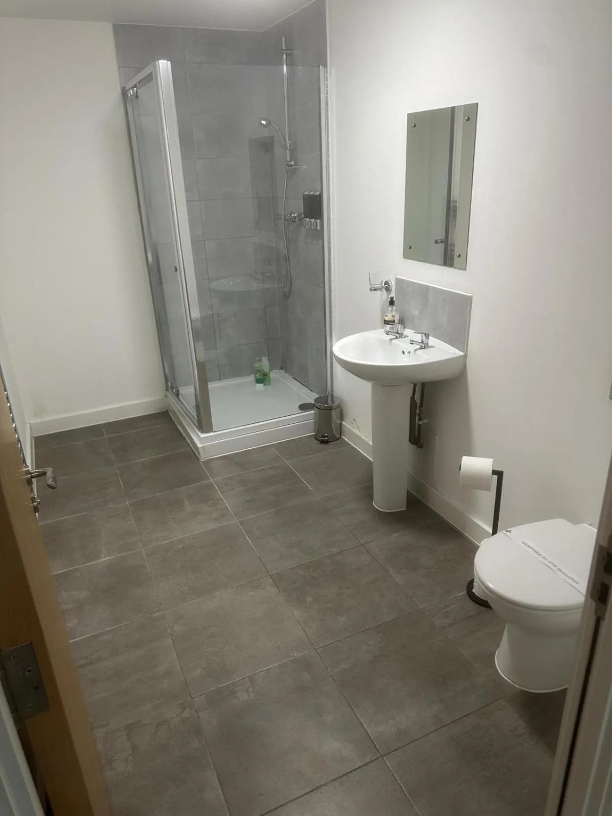Bathroom in Adelphi Wharf Apartments by Beehosting