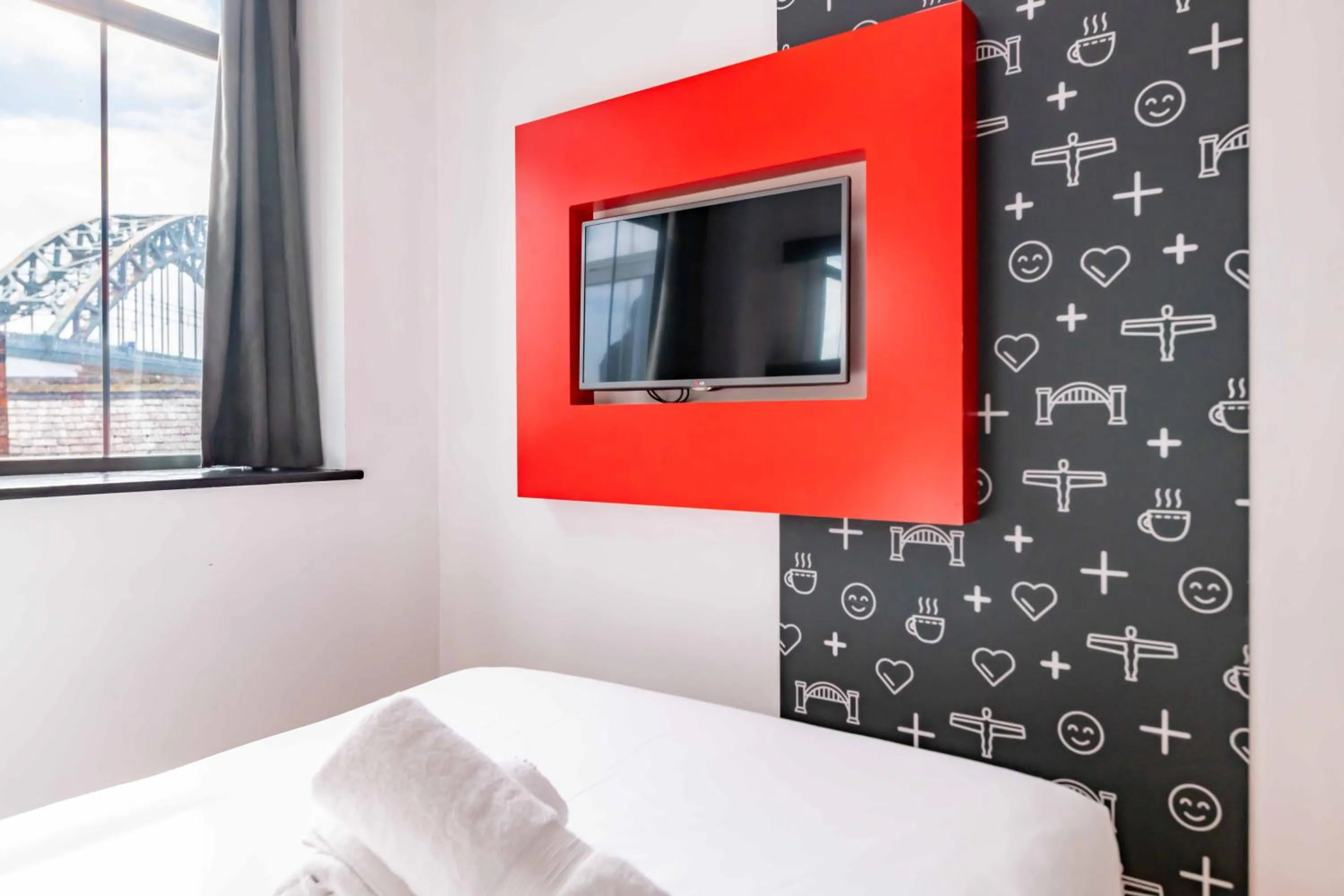 Bedroom, Bed in easyHotel Newcastle