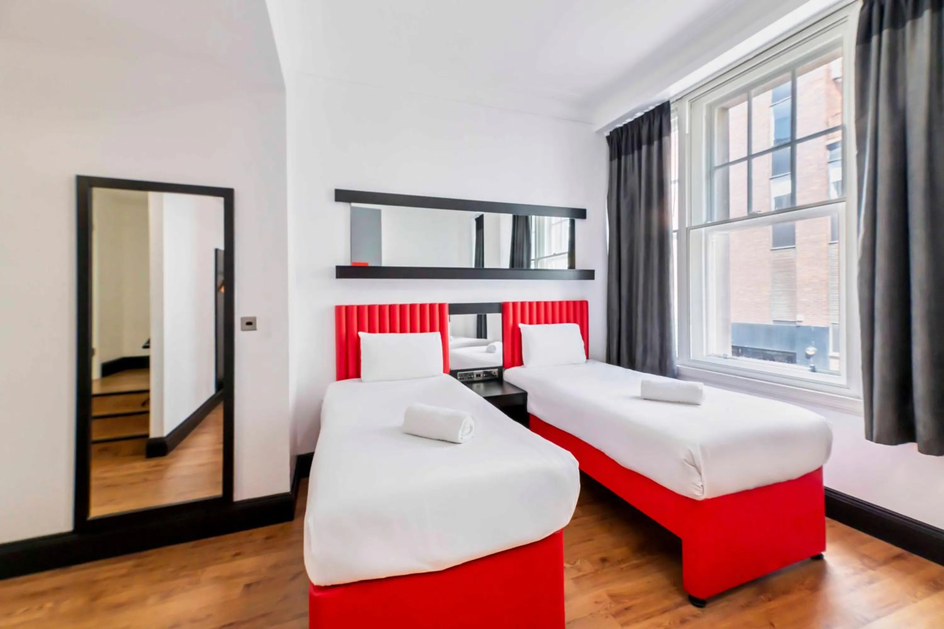 Bedroom, Bed in easyHotel Newcastle